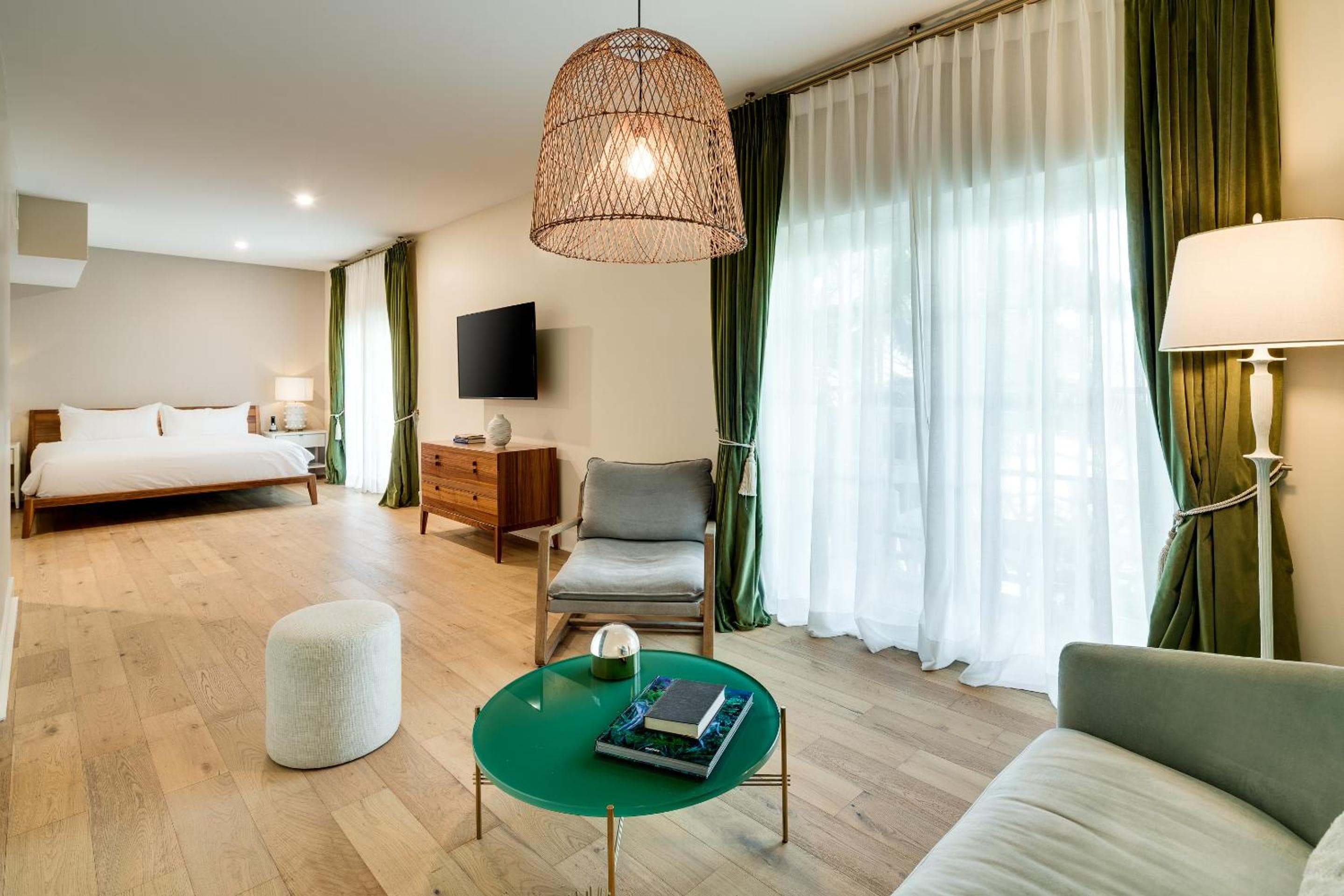 Junior King Suite with Balcony room photo