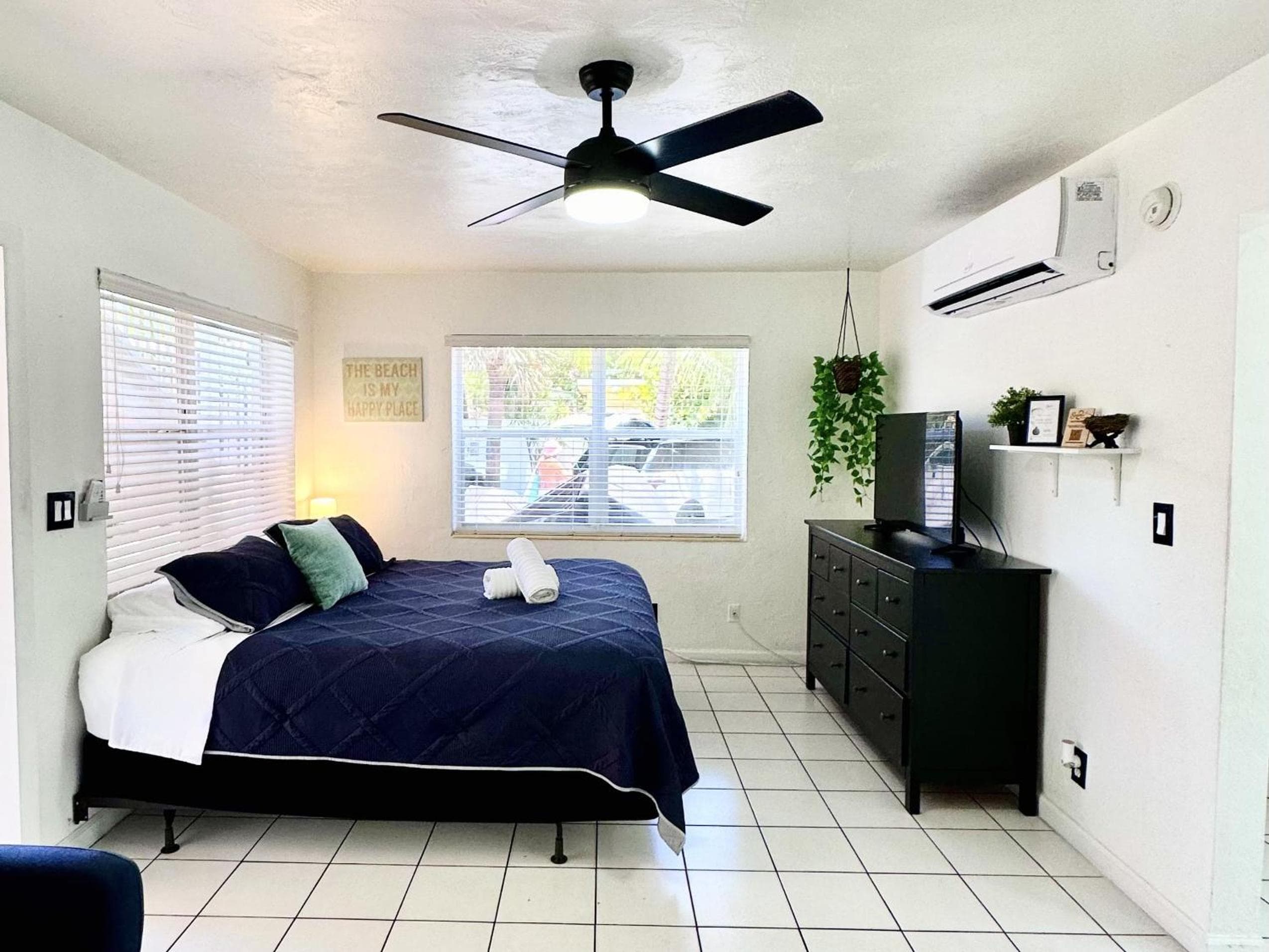 One-Bedroom Condo room photo