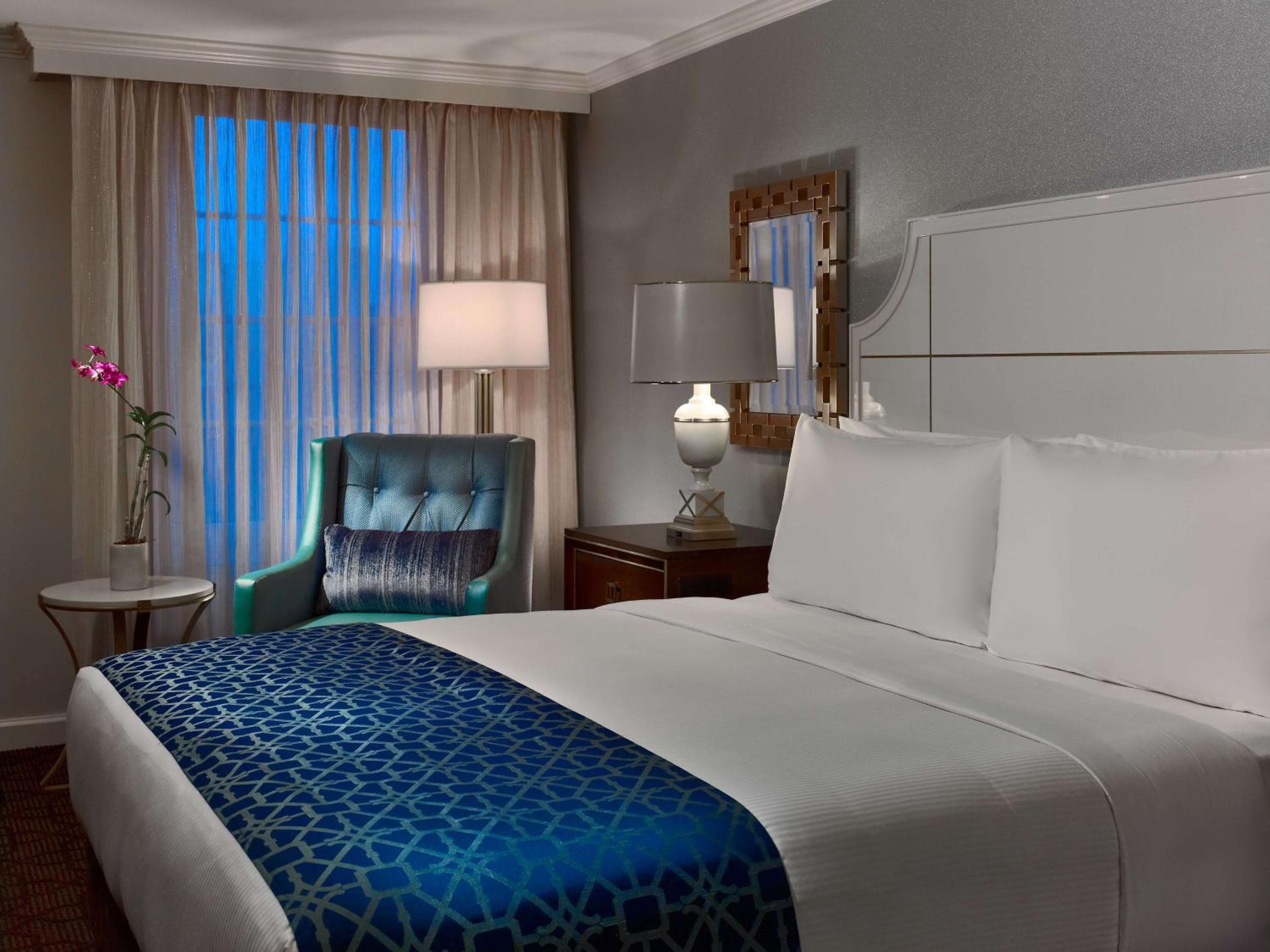 Deluxe King room photo