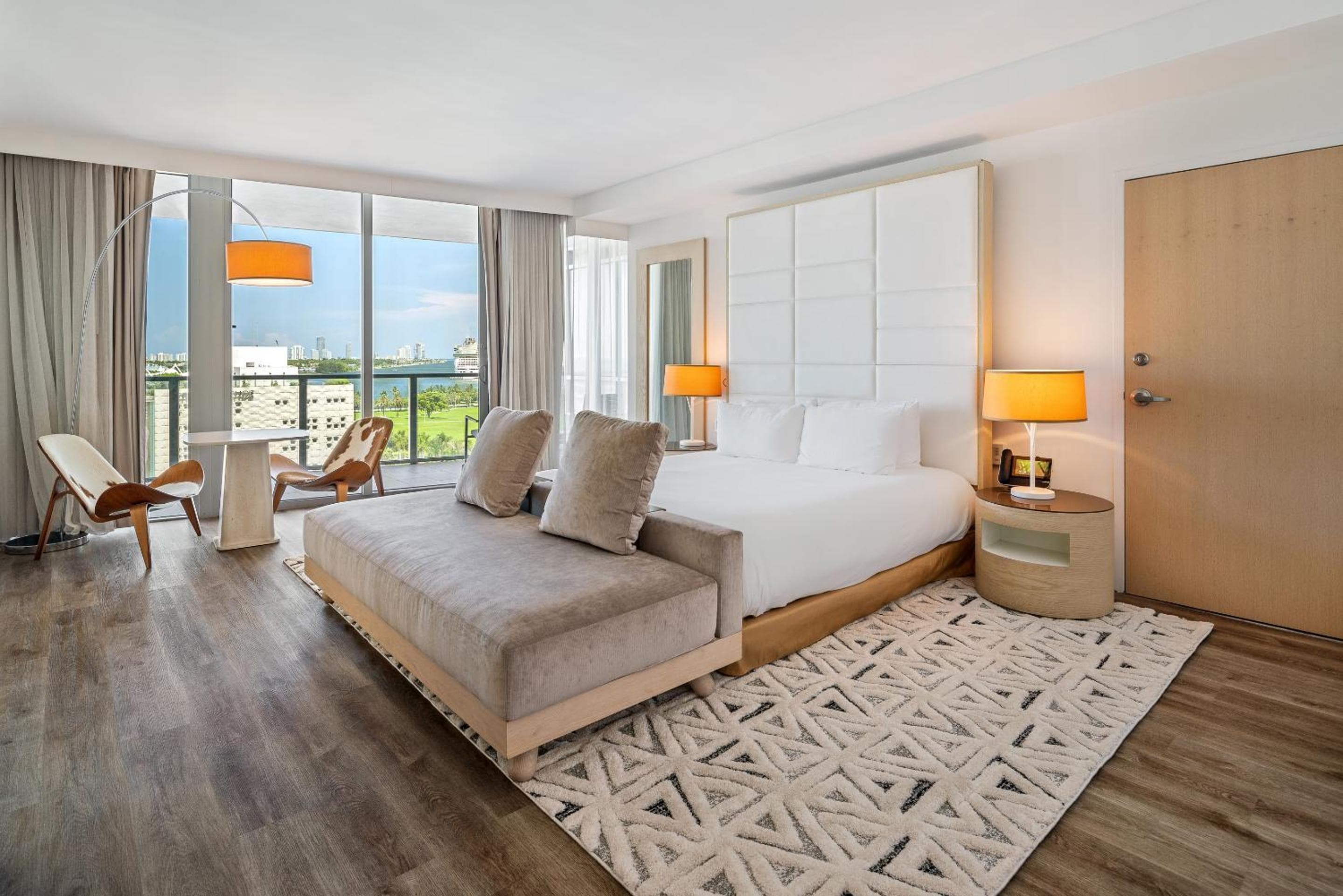 Deluxe Bay View King with Balcony room photo