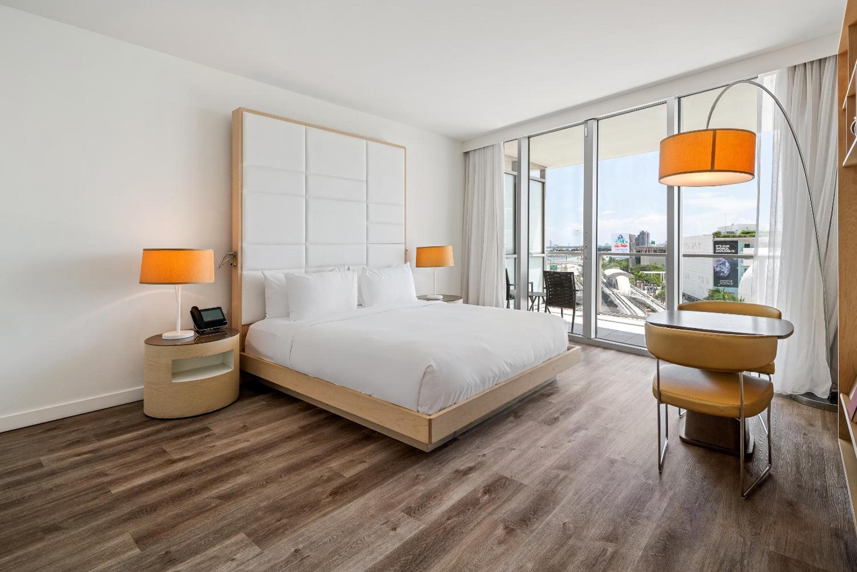 Bay View King with Balcony room photo