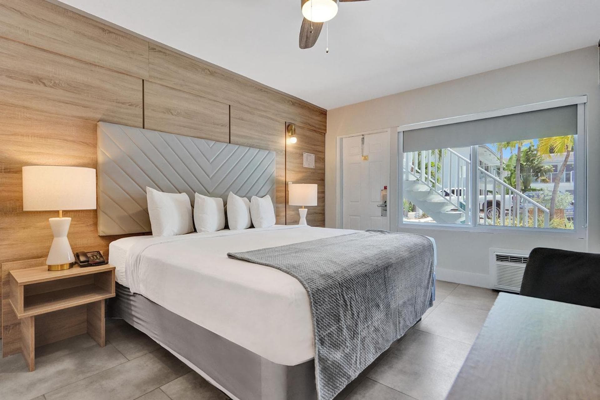Deluxe King Room room photo