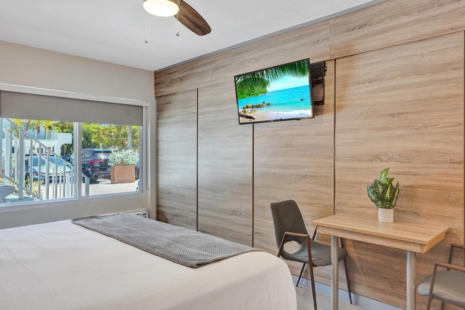 Accessible King room photo