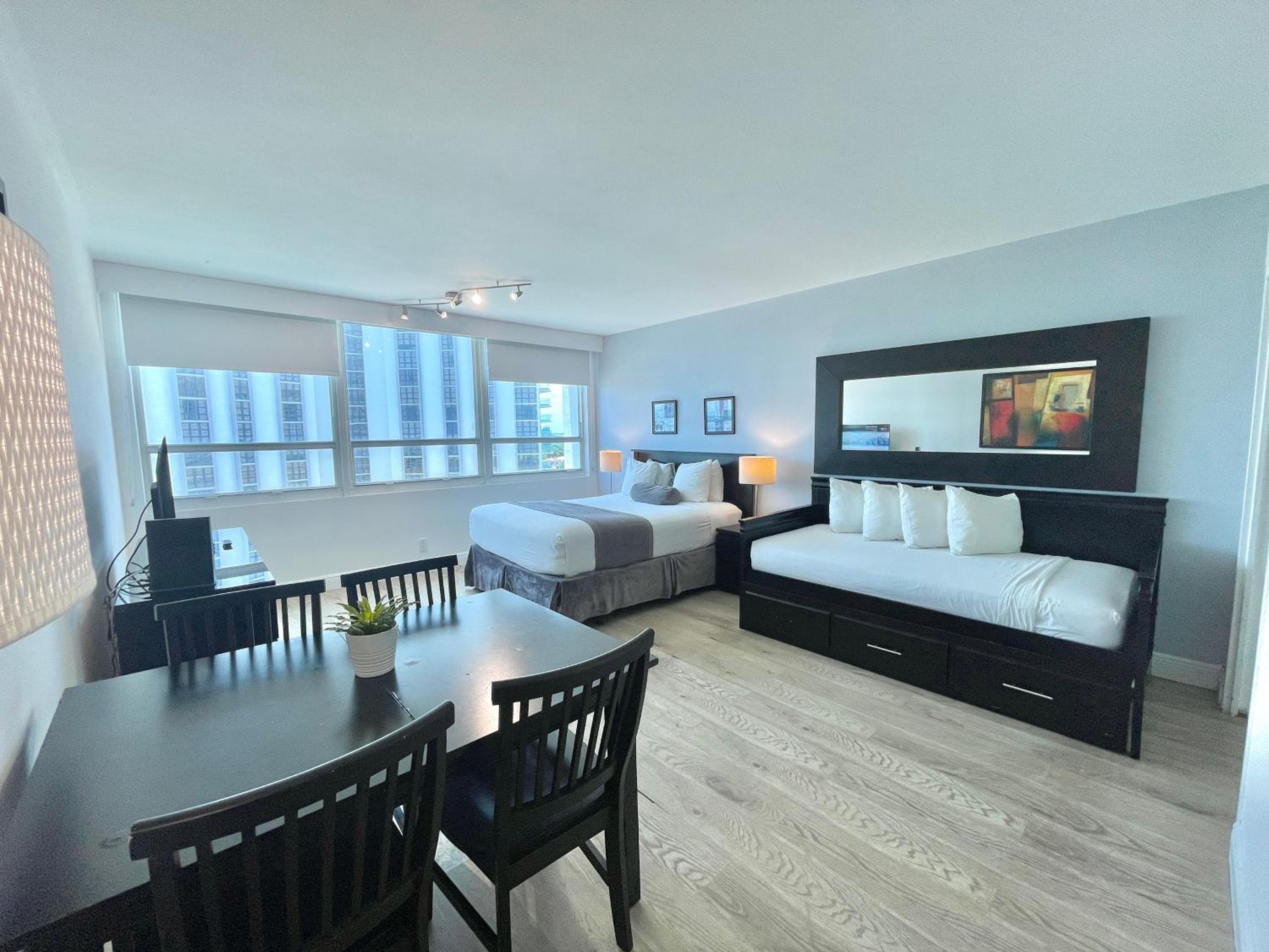 Studio with Bay View room photo
