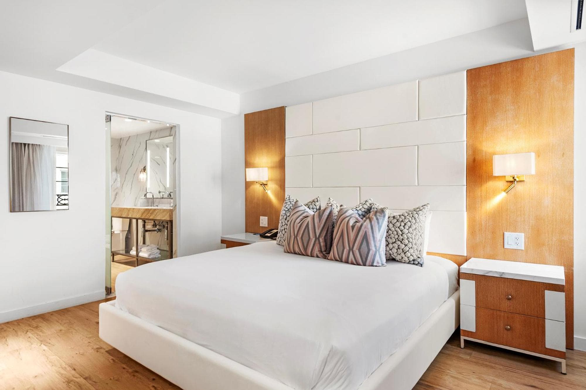 Deluxe Superior with Bathtub room photo