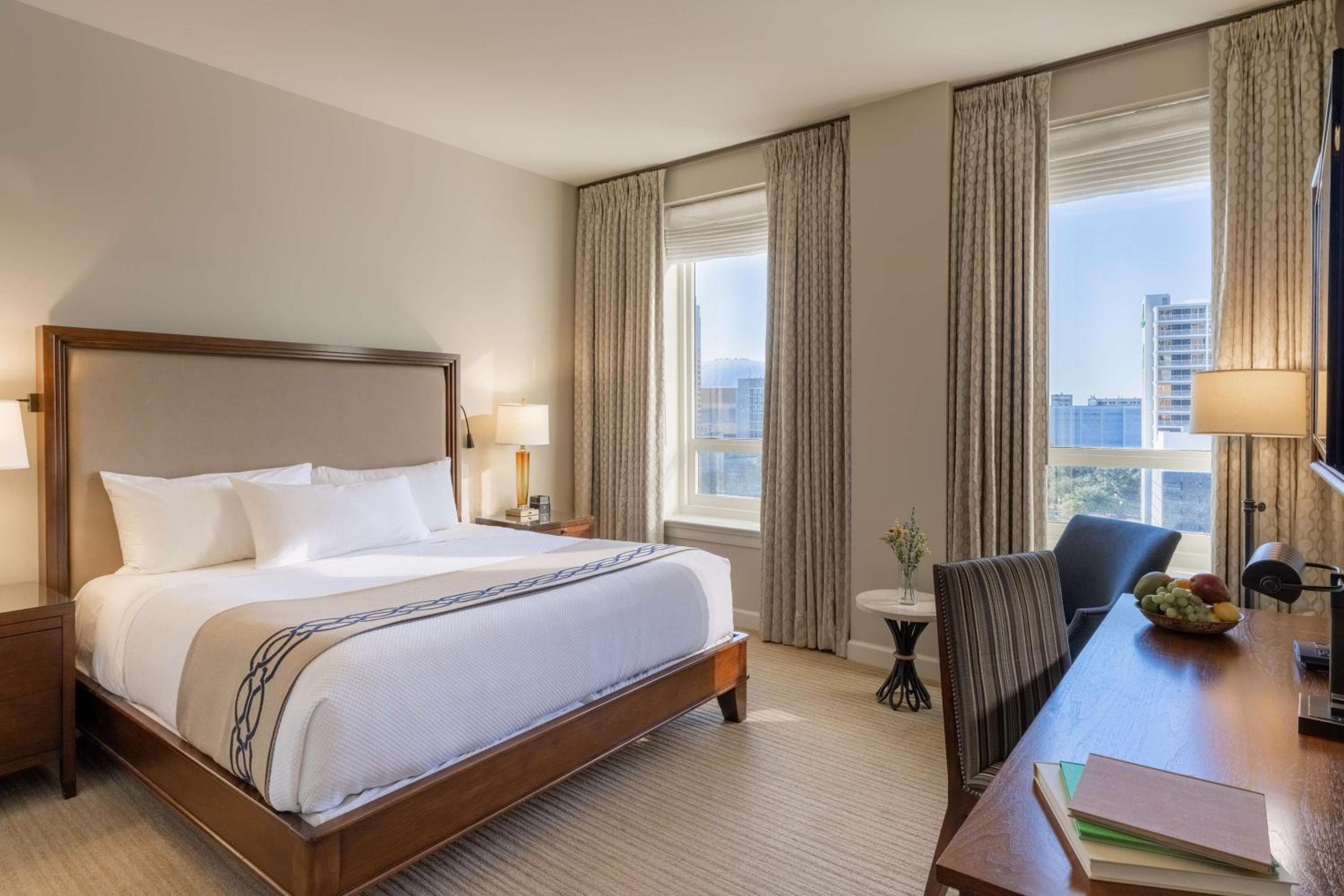 Deluxe King Accessible room photo