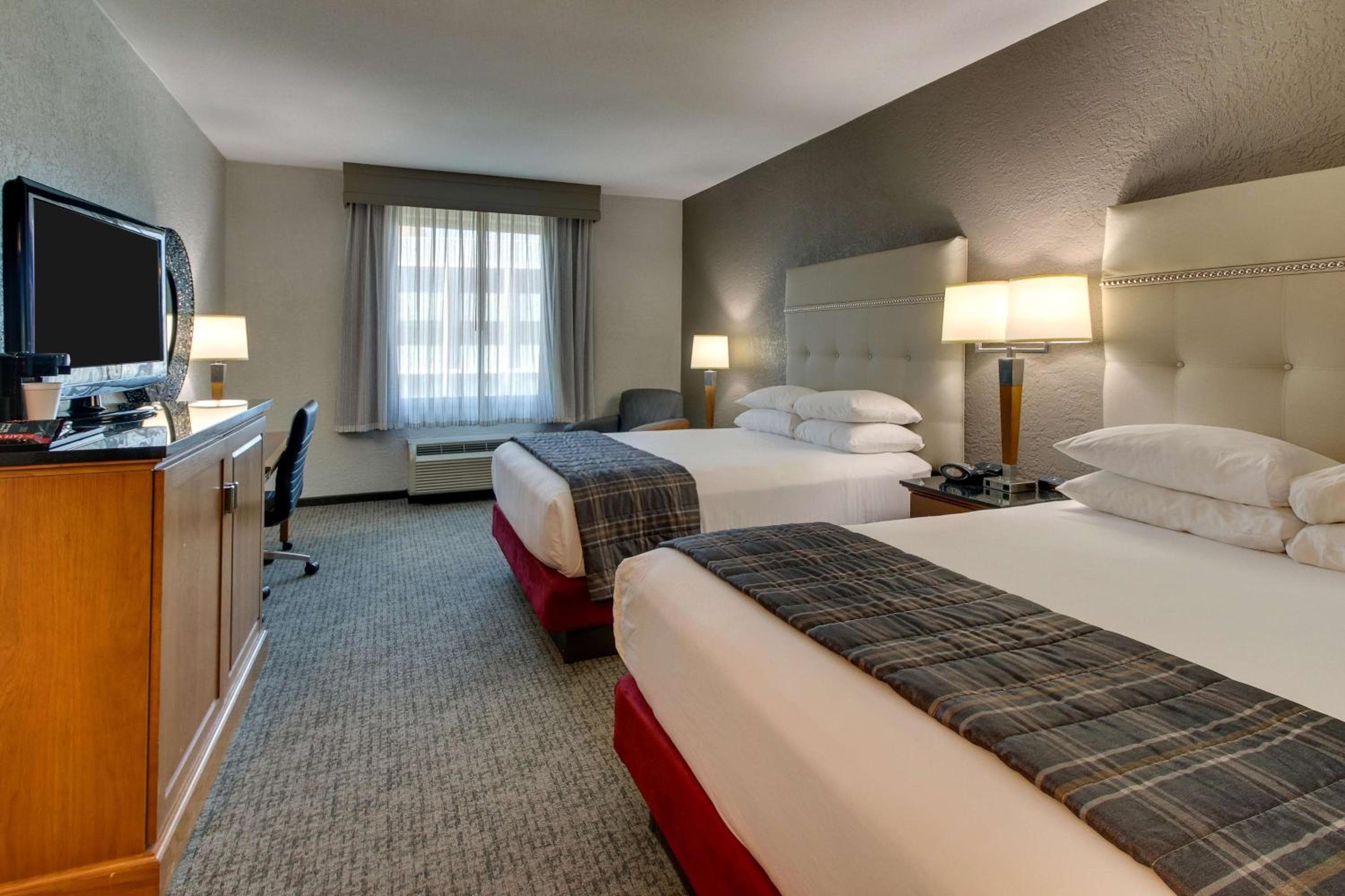 Deluxe Queen Room with Two Queen Beds room photo