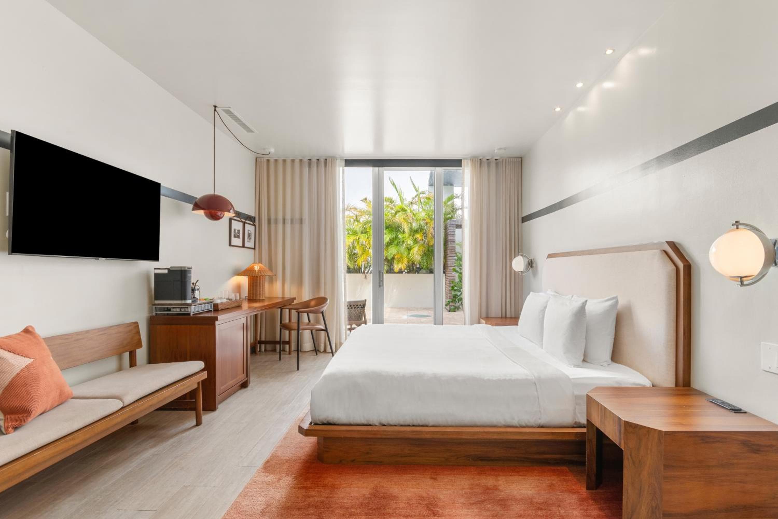 King Suite with Balcony room photo