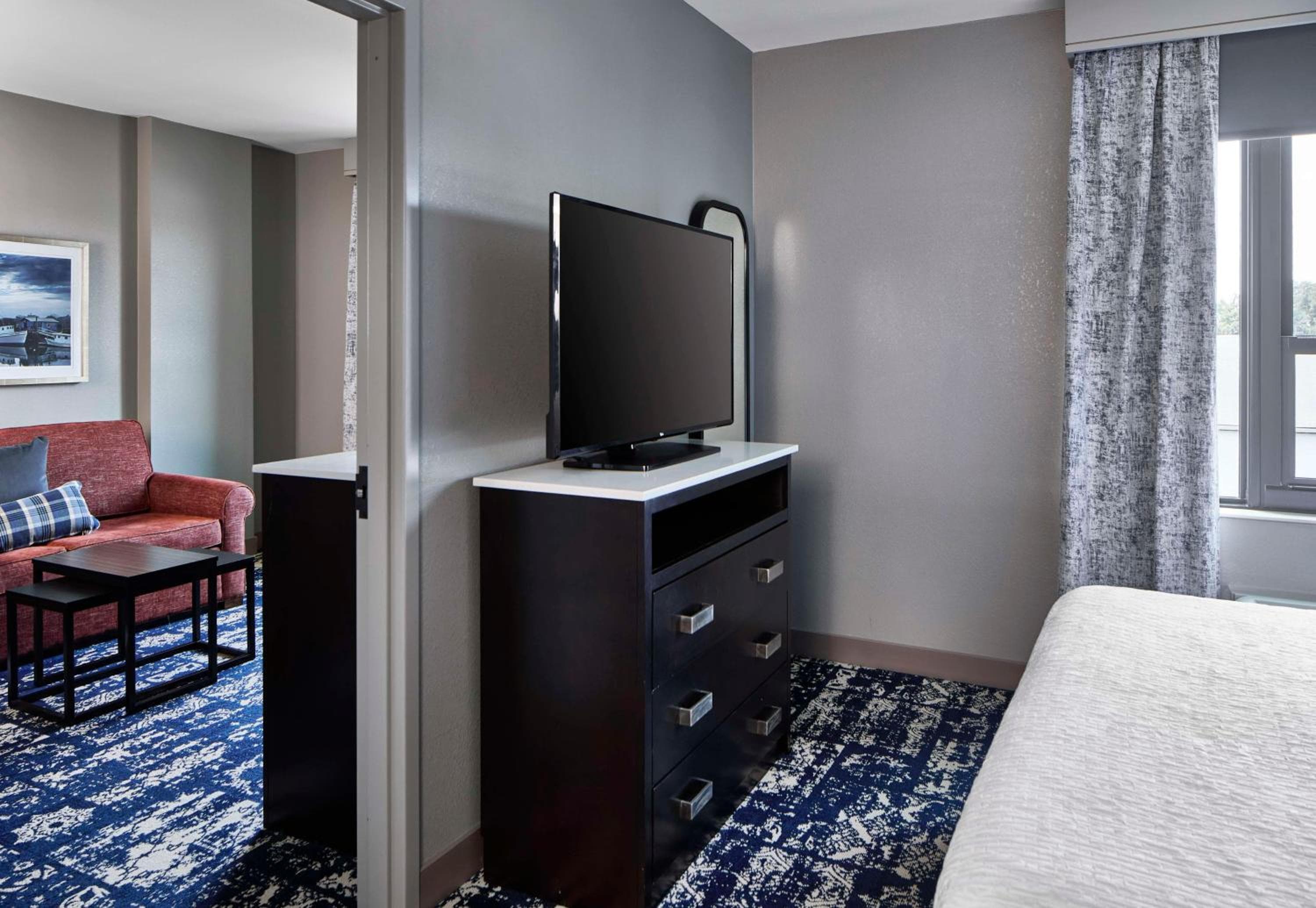One-Bedroom King Suite with City View room photo