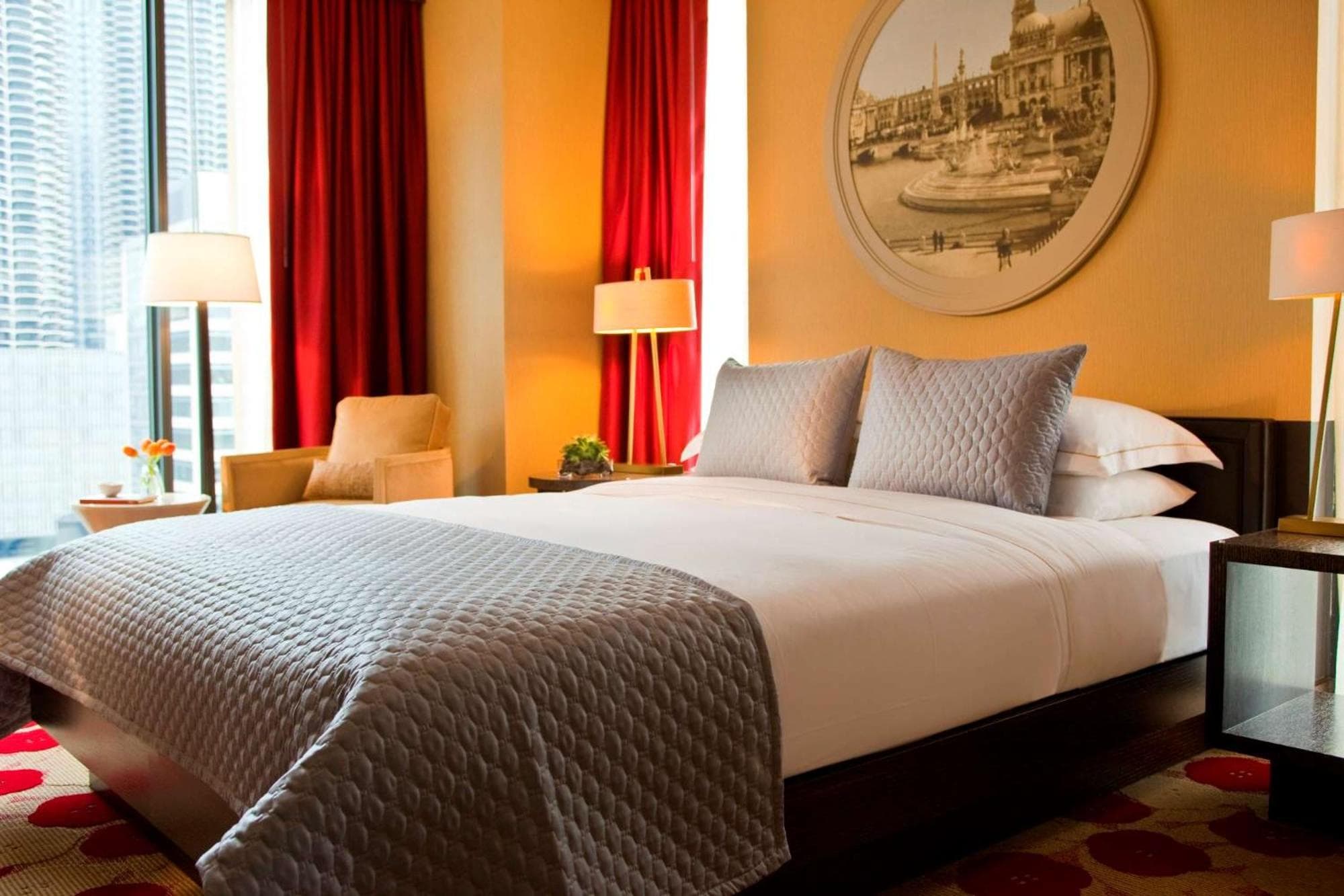 Deluxe King Room with City View and Roll-in Shower - Mobility/Hearing Accessible room photo