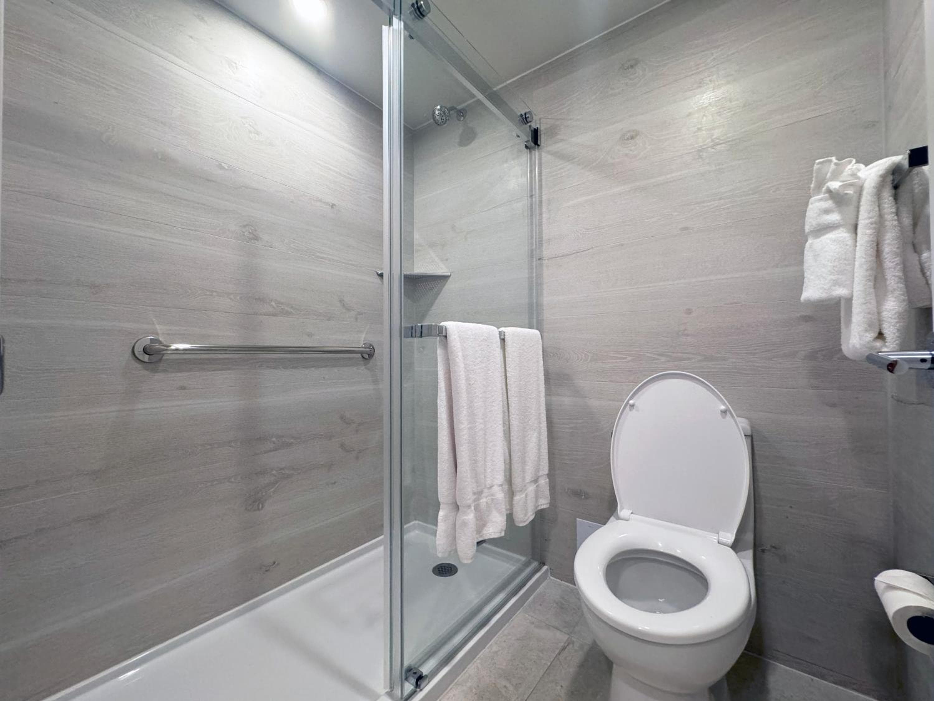 Deluxe Room with Two Queen Beds - Non-Smoking room photo