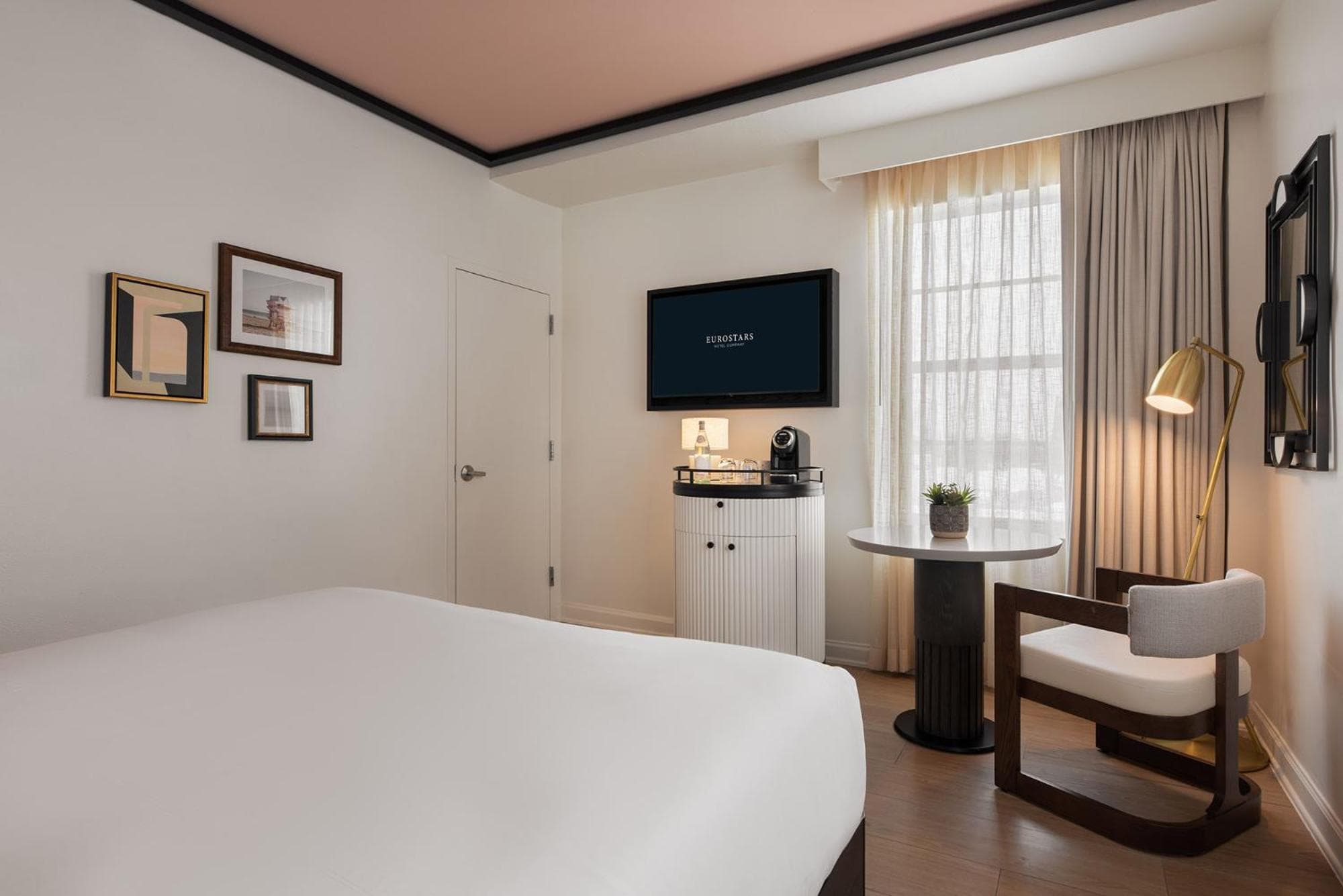 Deluxe Queen Room room photo