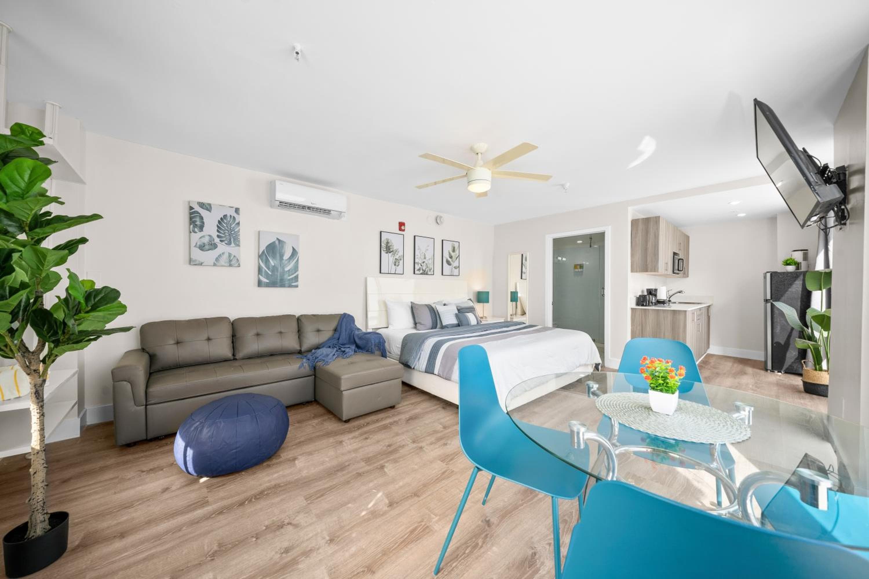 Deluxe Corner King Studio with Kitchen, Sofa Bed room photo