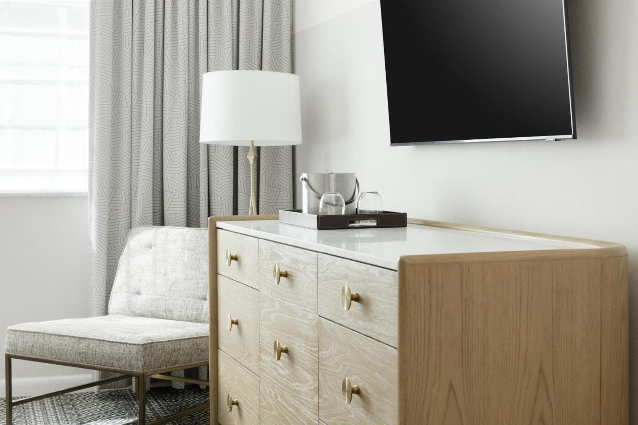 Essential Room room photo