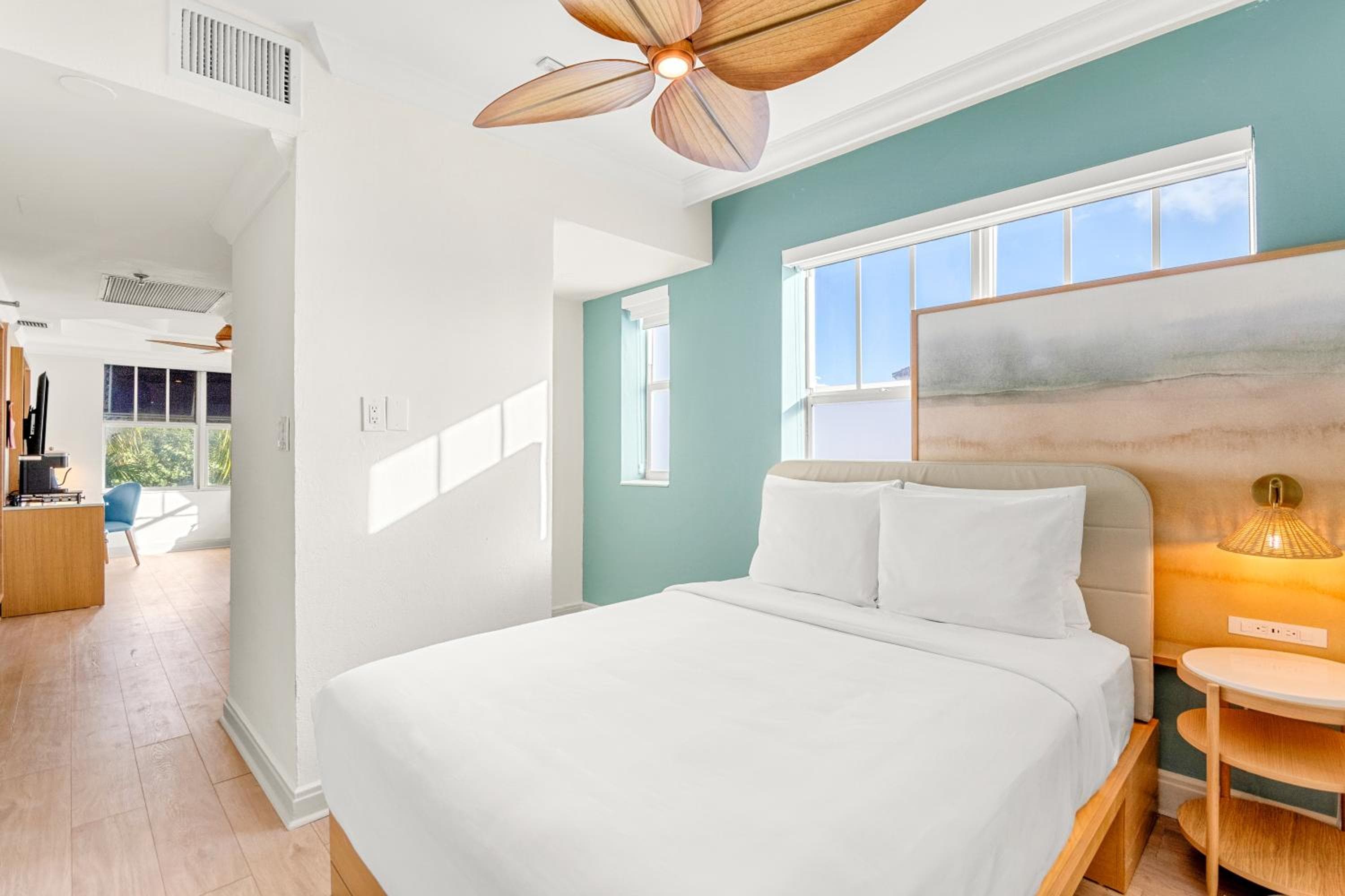 Deluxe Queen Suite room photo