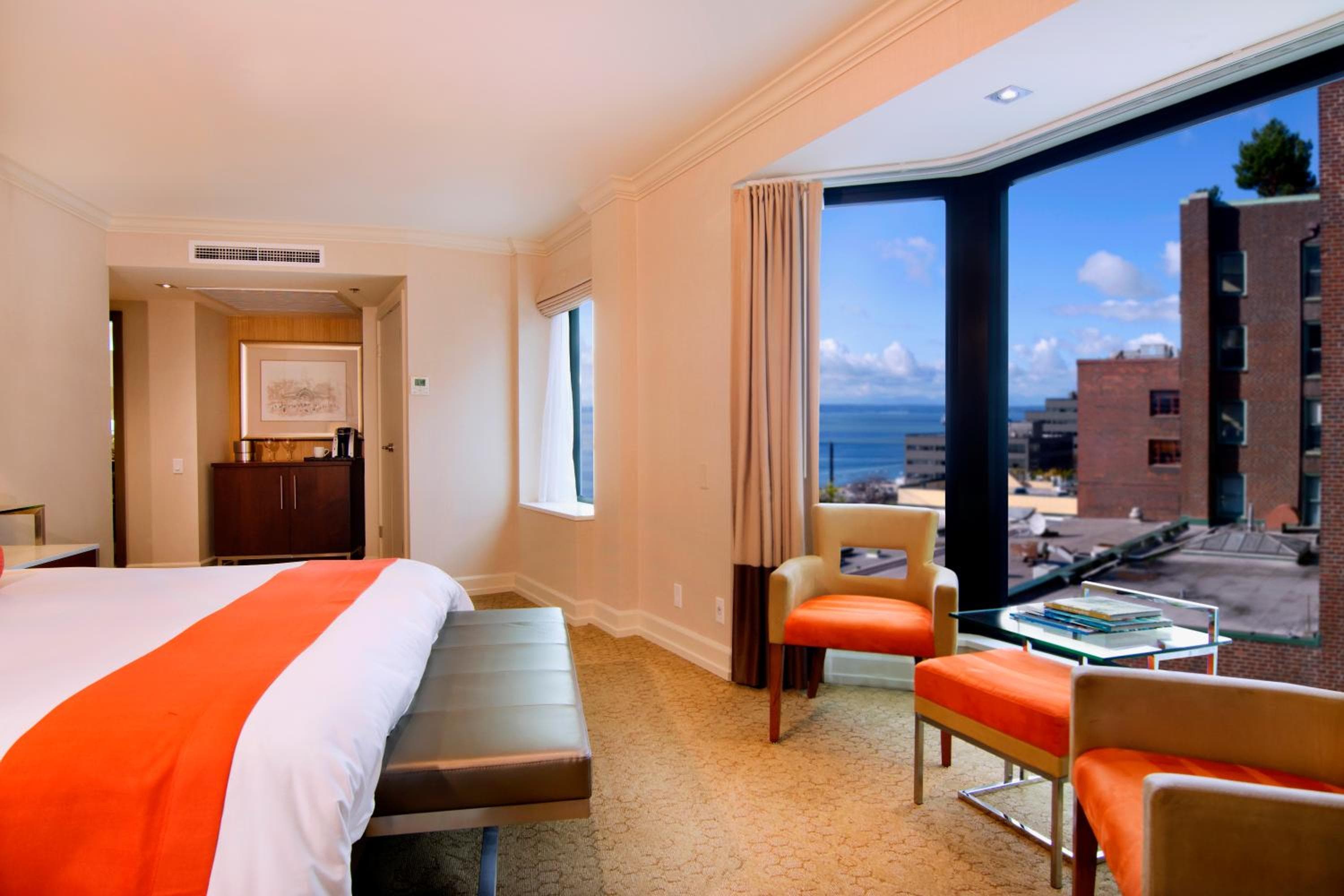 Pike Place Waterview Peek room photo