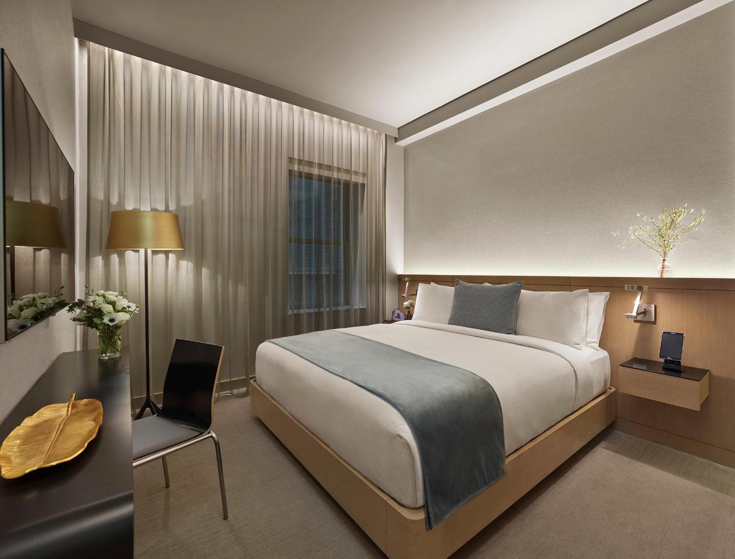 Superior Room with One King Bed room photo