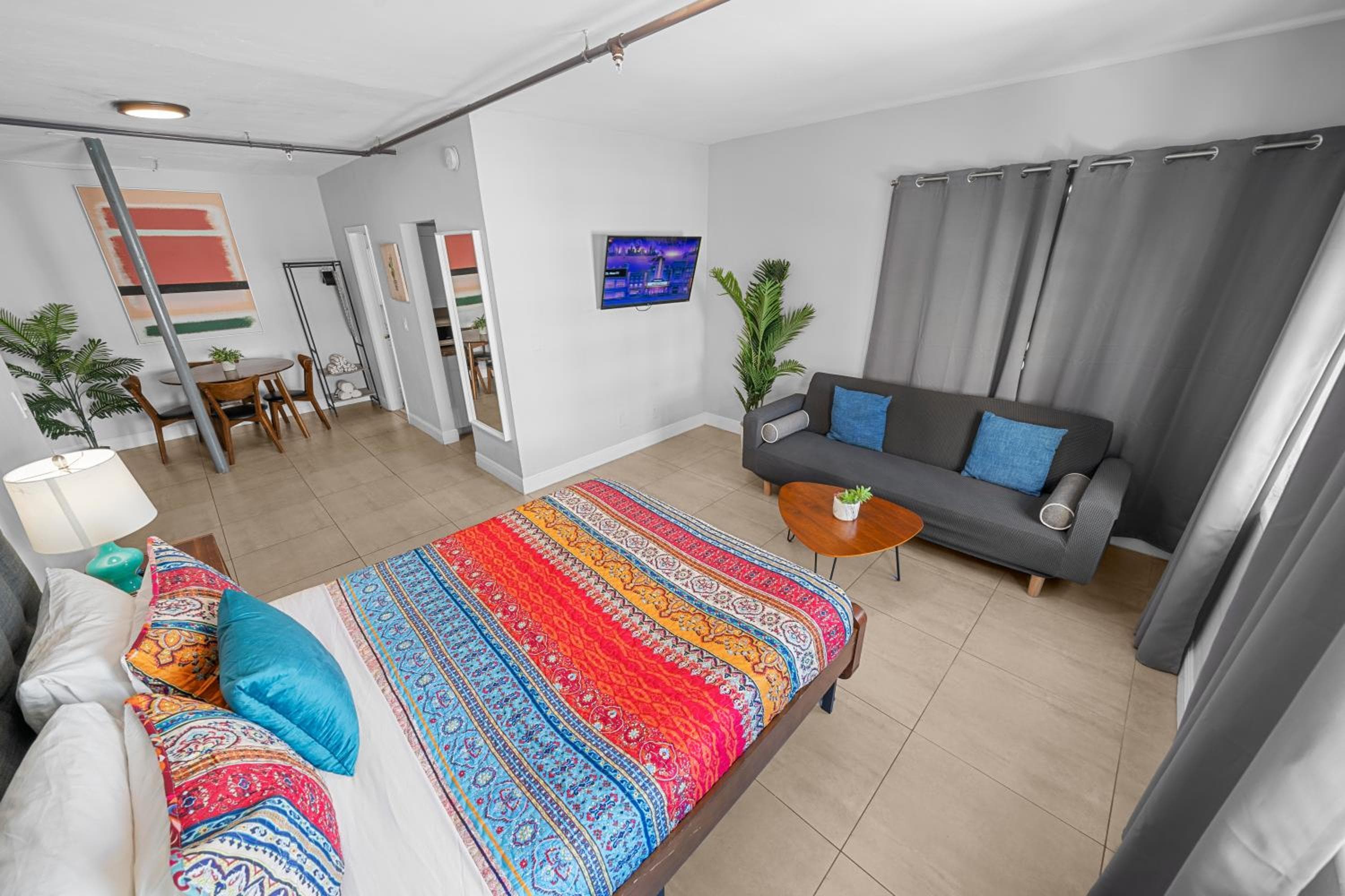 Superior Queen Studio with Kitchen and Sofa Bed room photo
