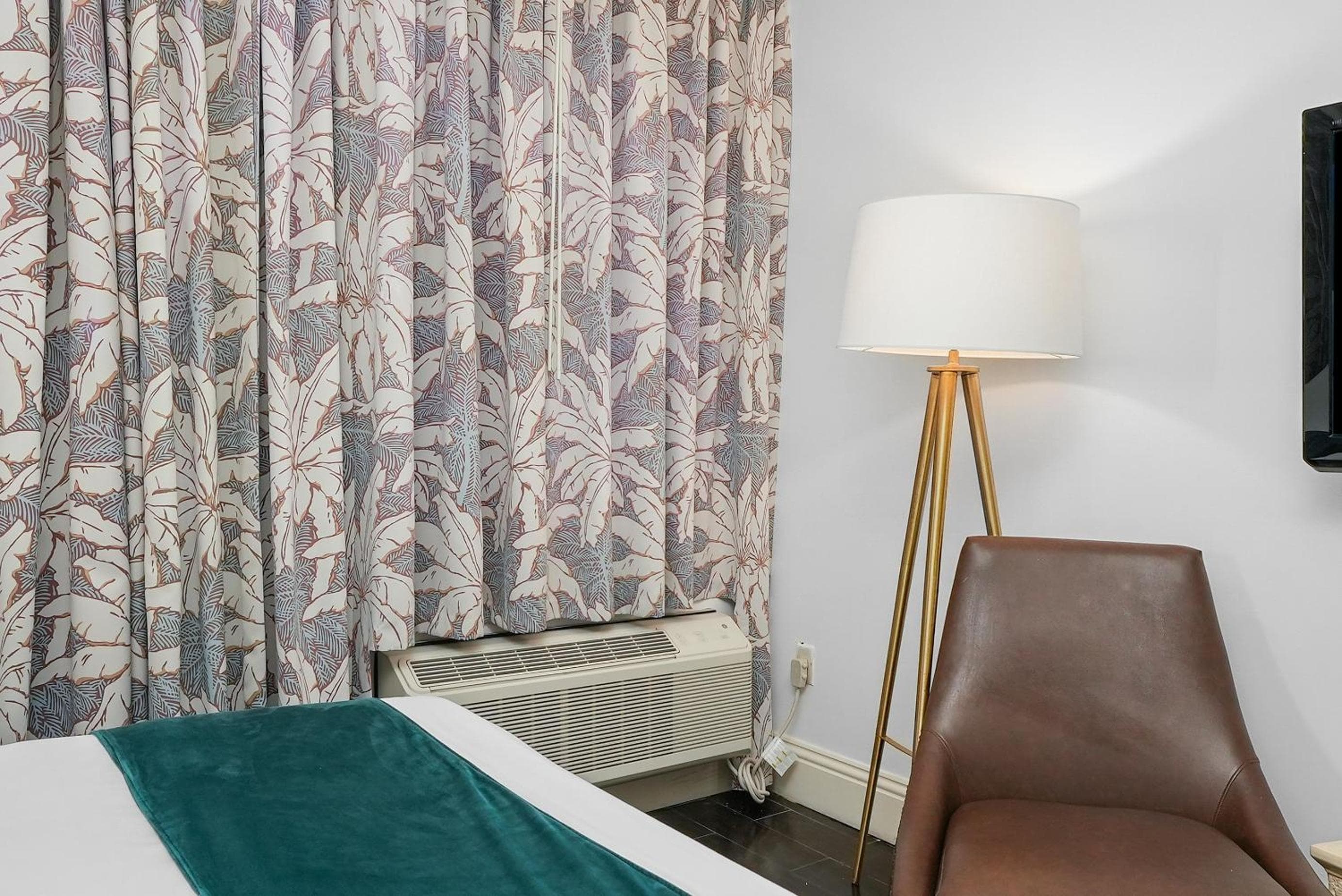 Accessible Classic Double Queen room photo