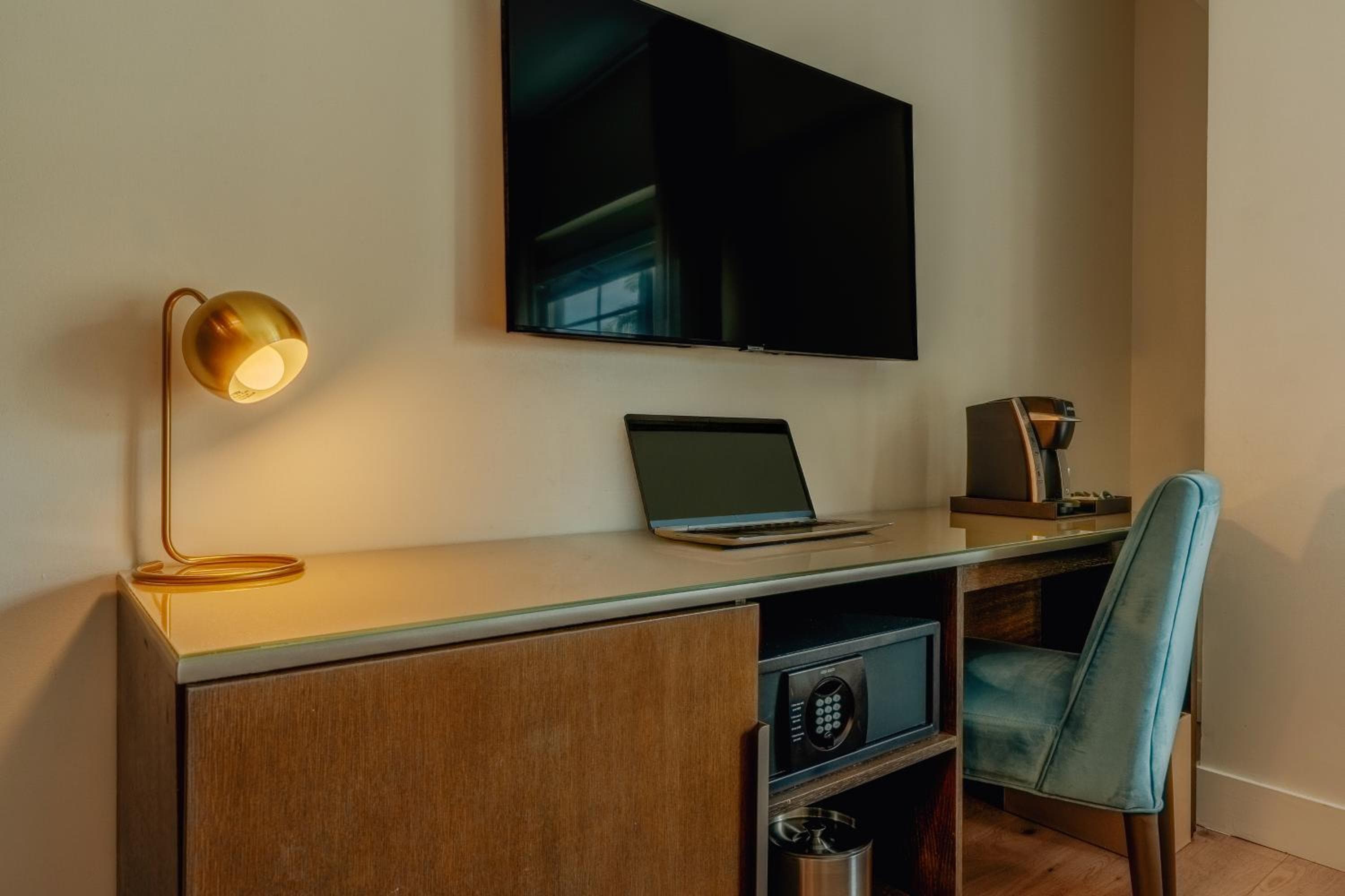 Premium King room photo