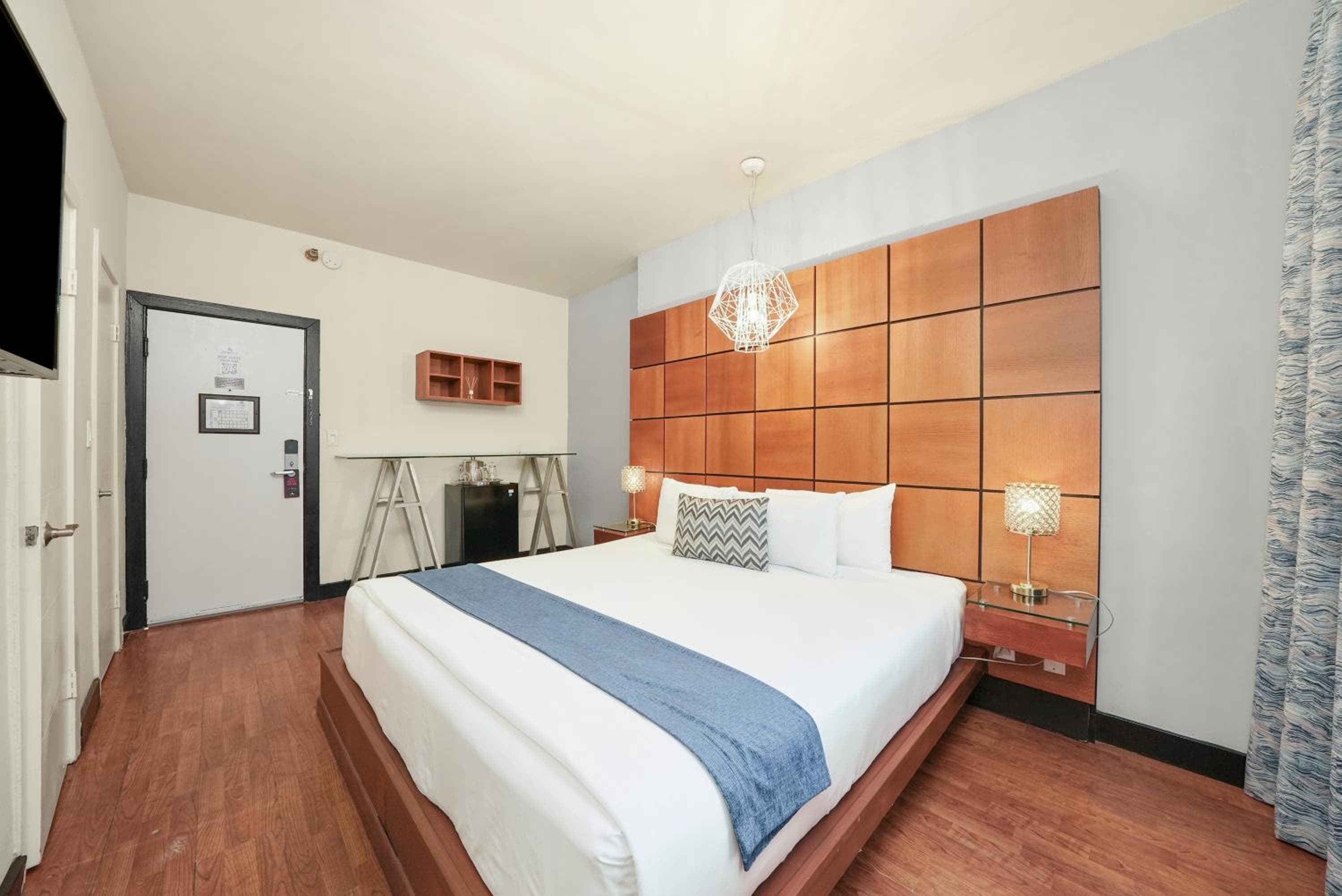 Standard Queen room photo
