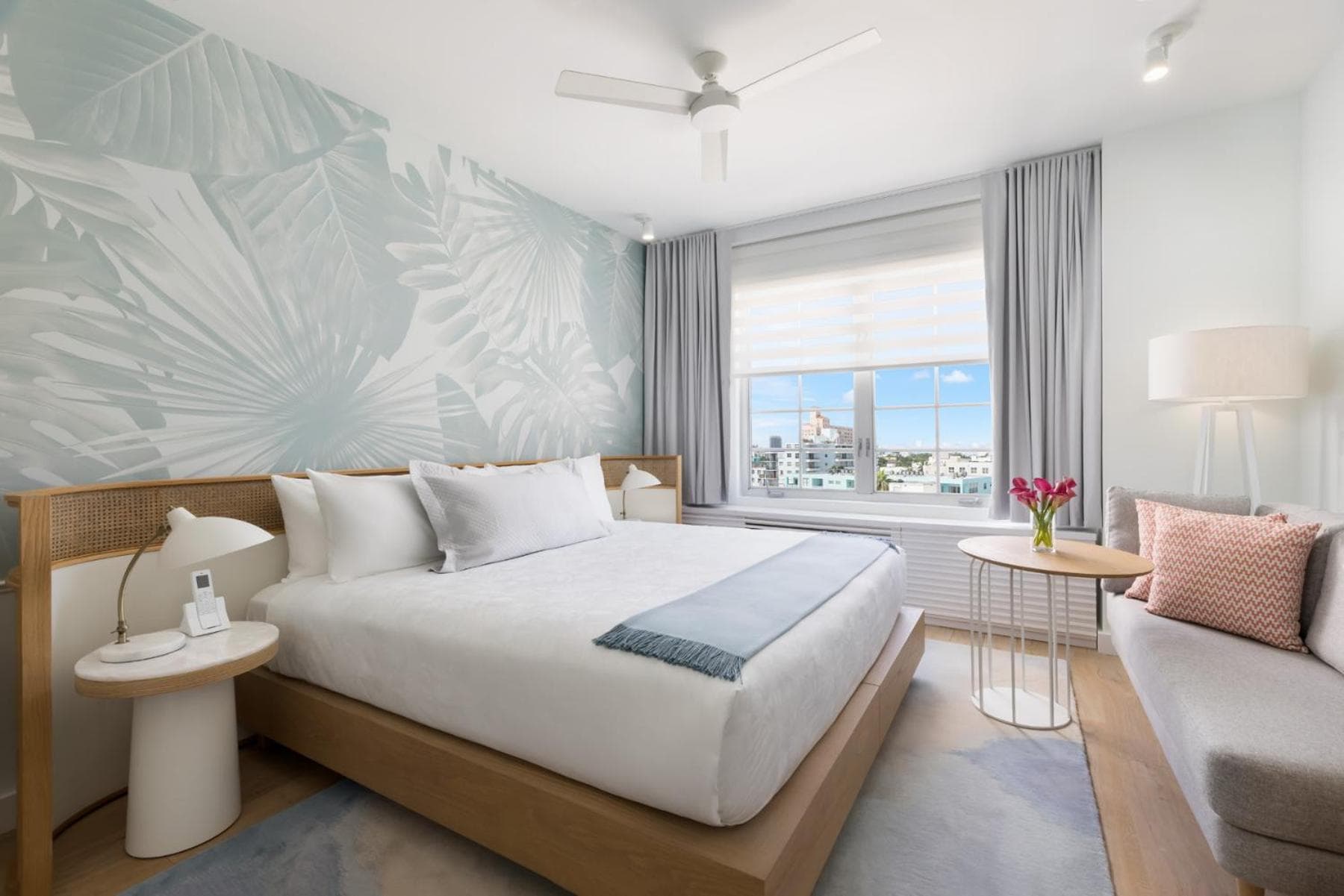 One King Bed room photo