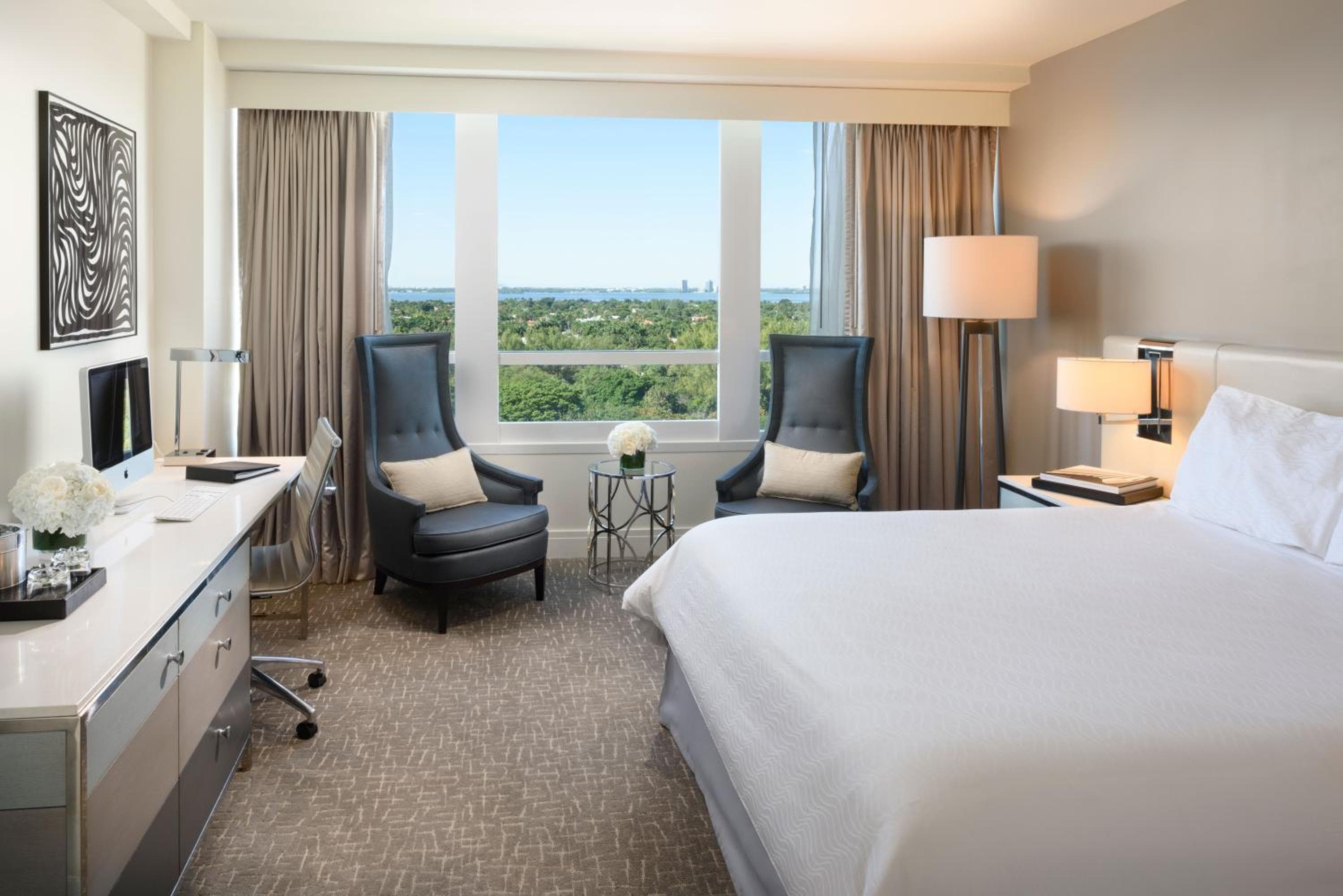 Deluxe King Room with Bay View room photo
