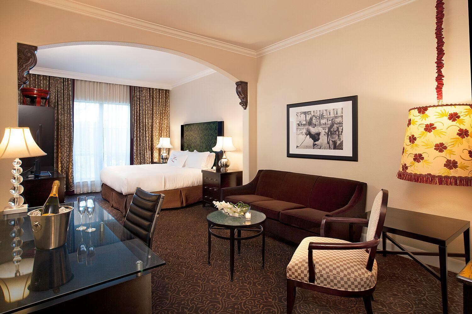 Deluxe Parlor Room - 1 King Bed Accessible room photo
