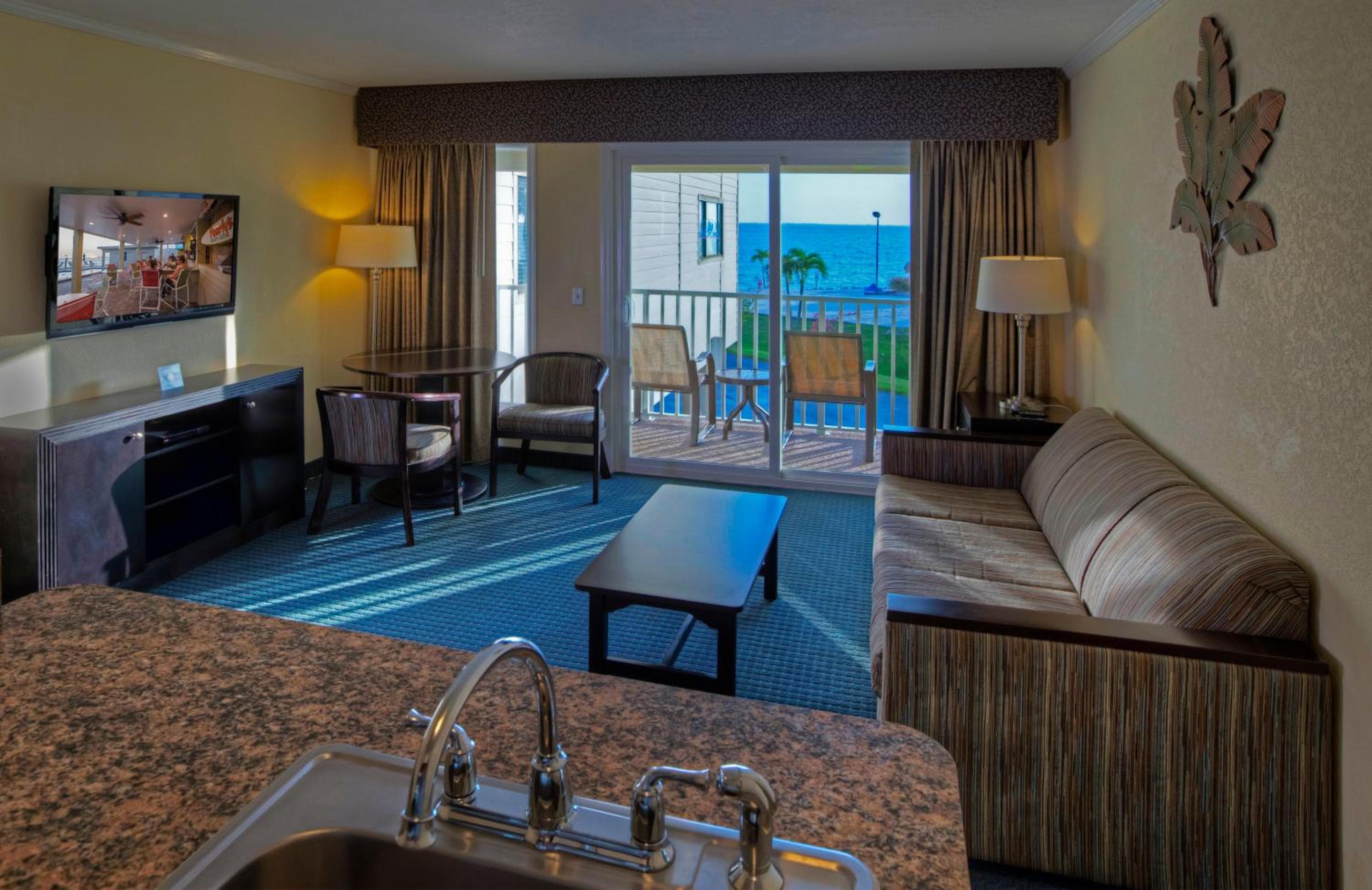 One-Bedroom Suite with Pool View room photo