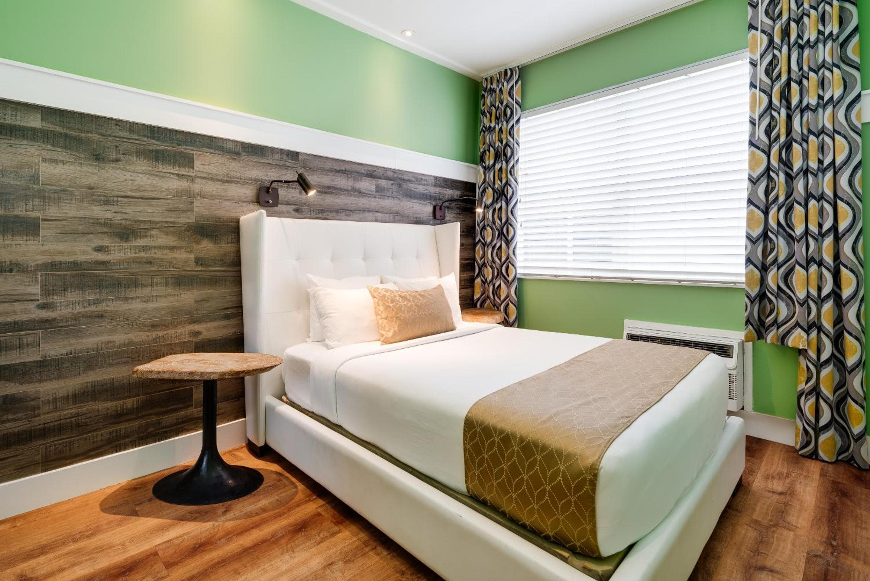 Queen Bedroom room photo