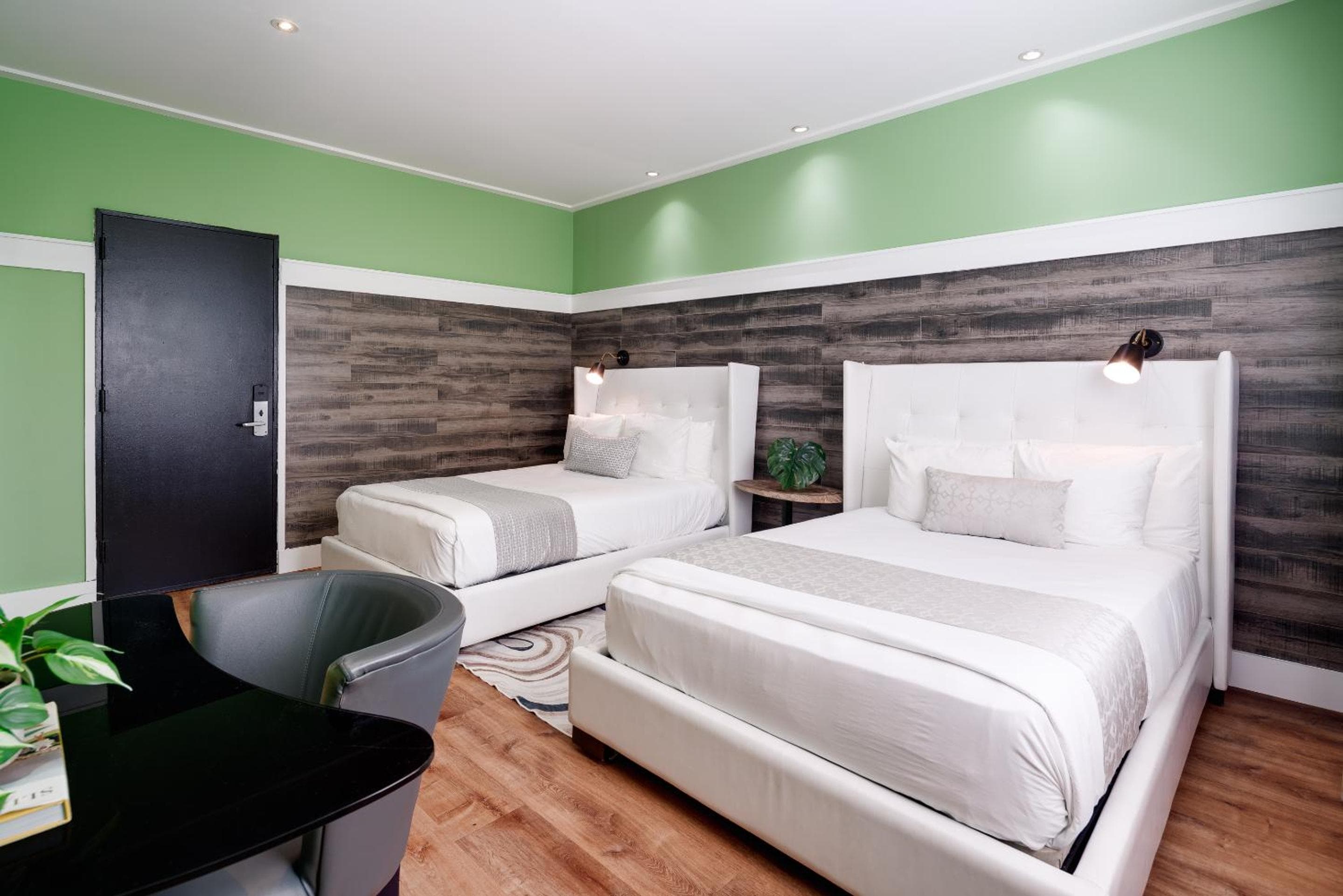 Double Bedroom Pool View room photo