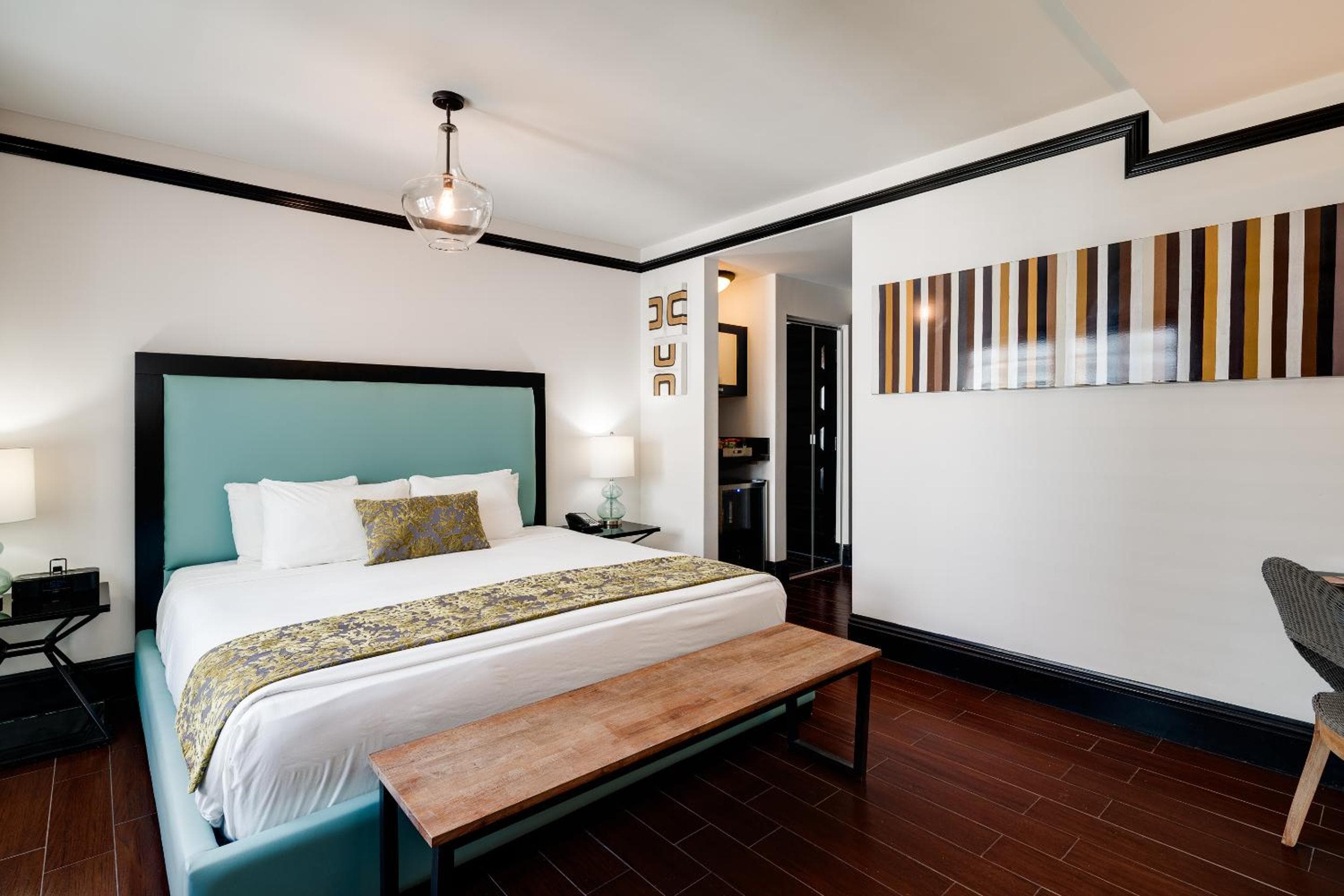 Classic King Pool View Room room photo