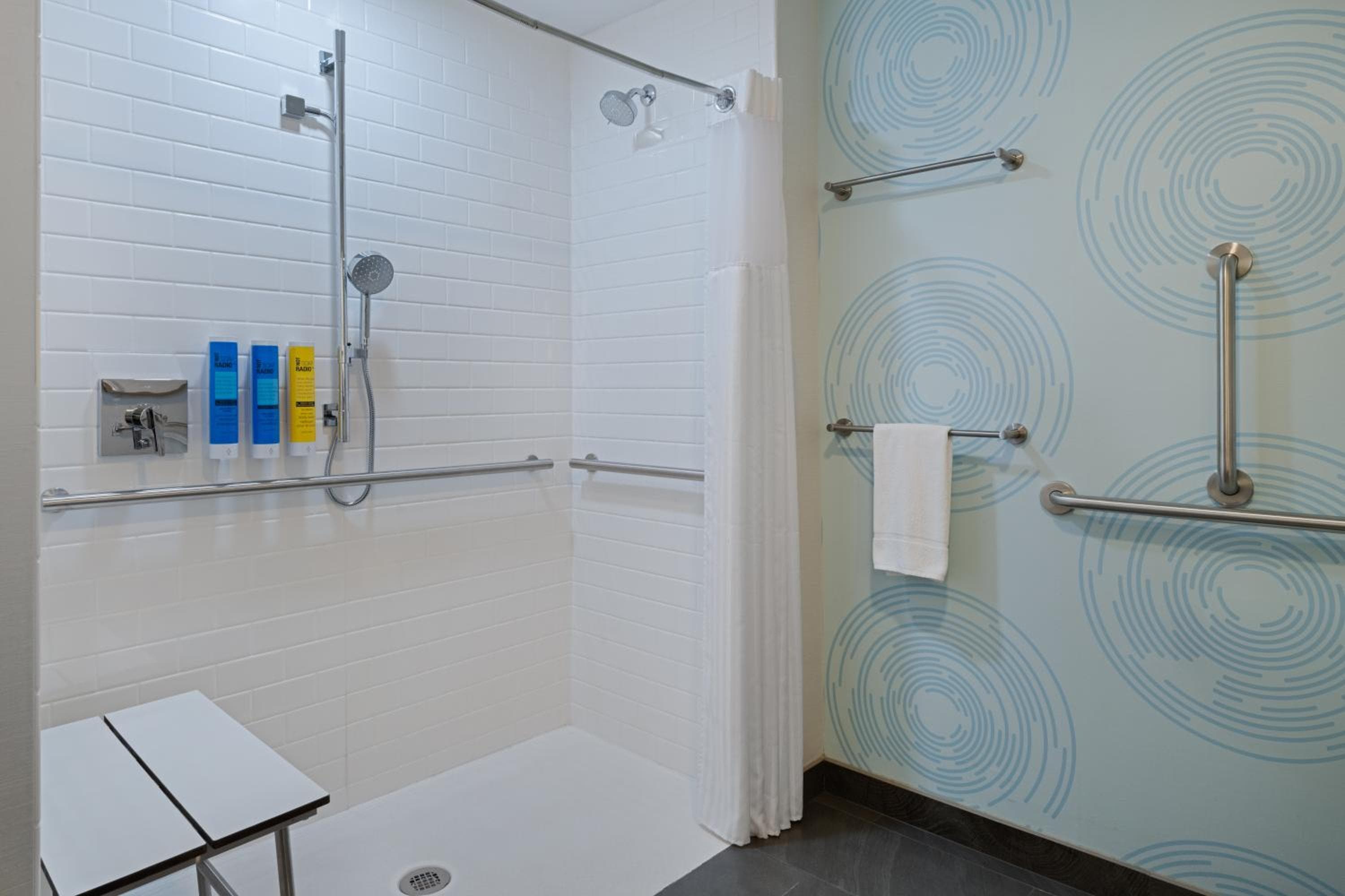 King Room with Walk-In Shower room photo