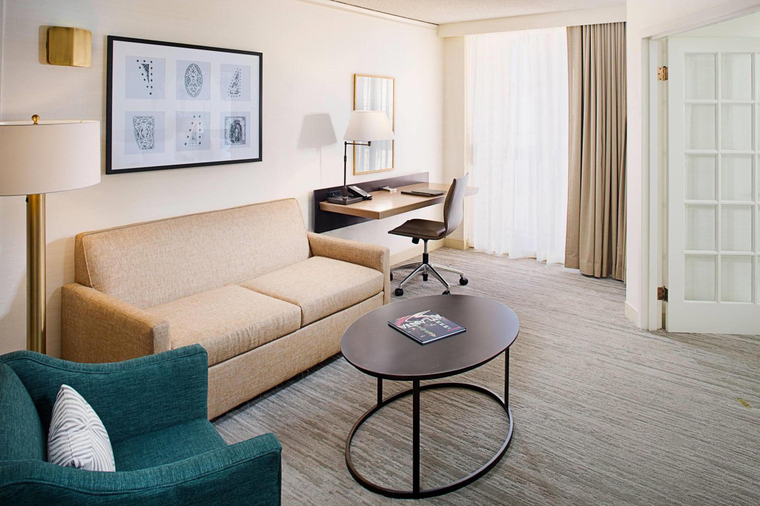 One-Bedroom Deluxe King Suite - Non-Smoking room photo