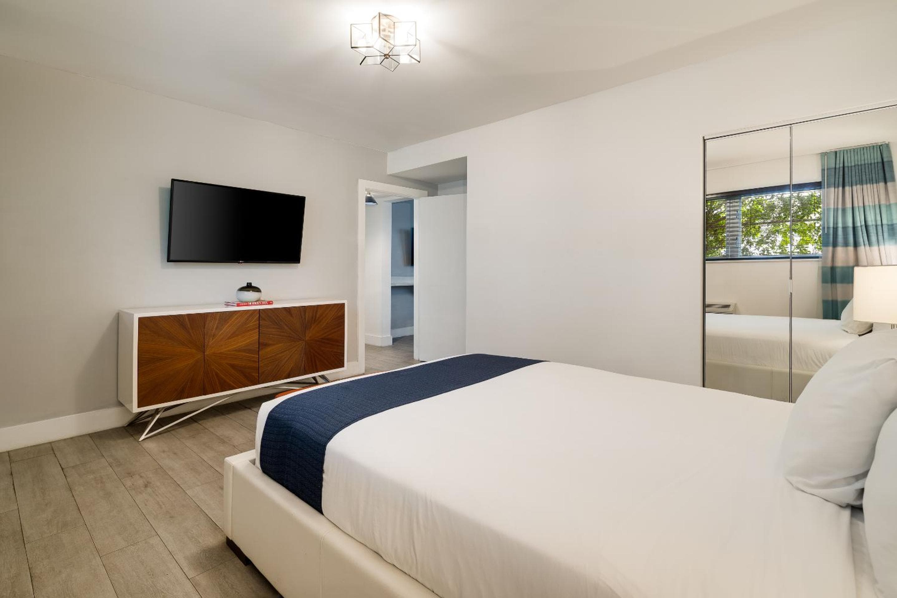 Deluxe One Bedroom Queen Suite room photo