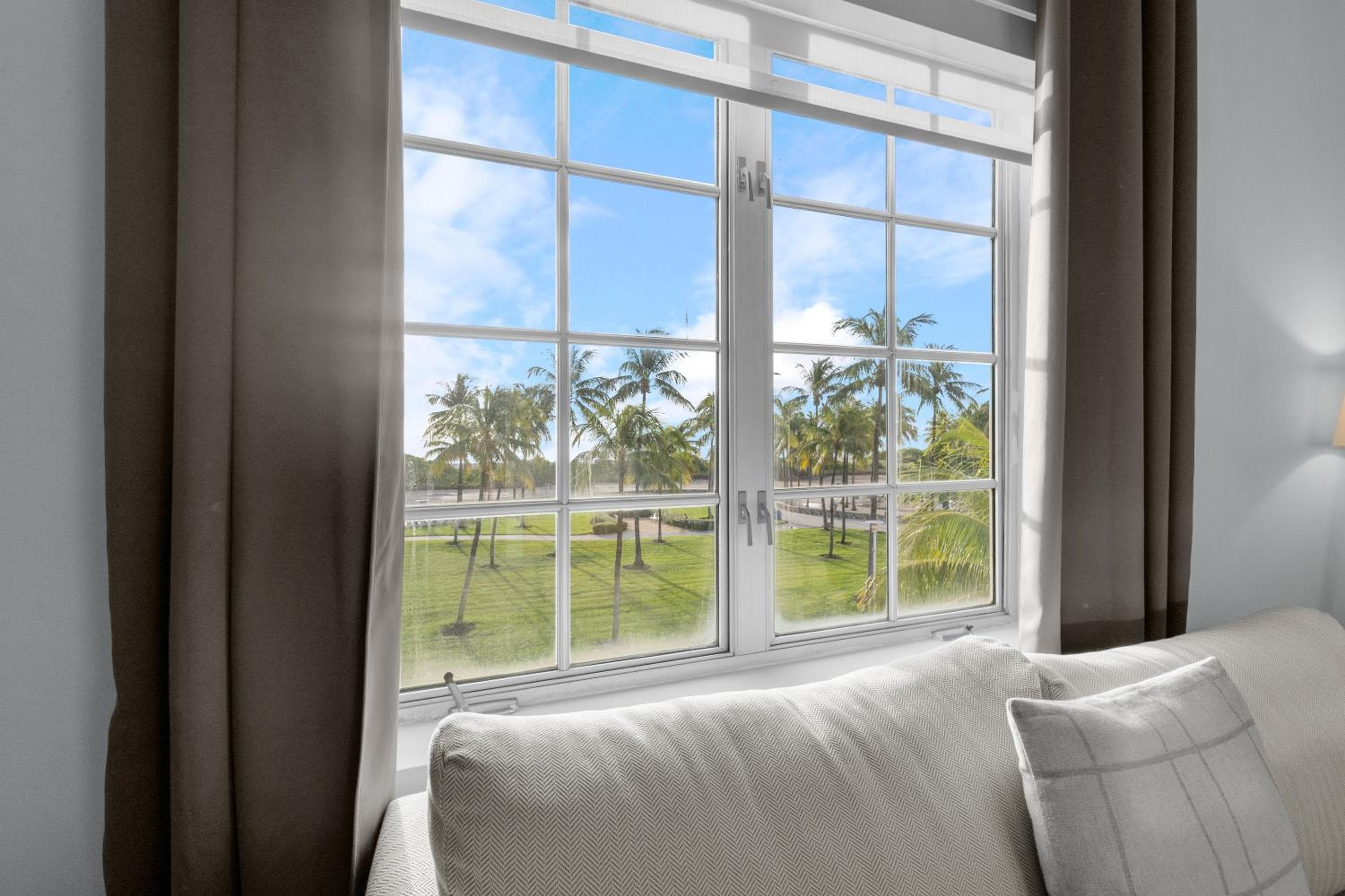 Ocean Front One Bedroom room photo