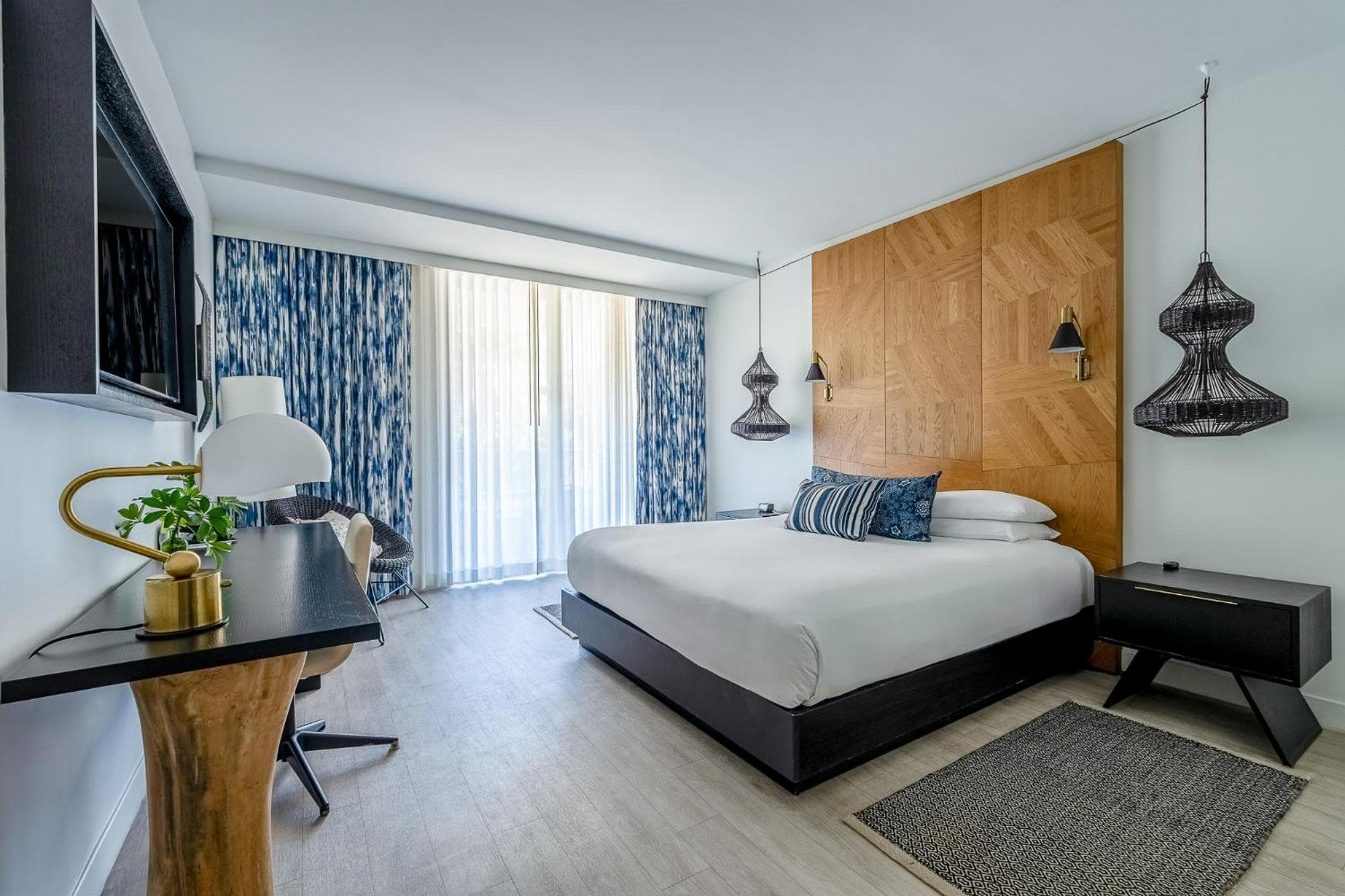 Deluxe Room - King Bed room photo