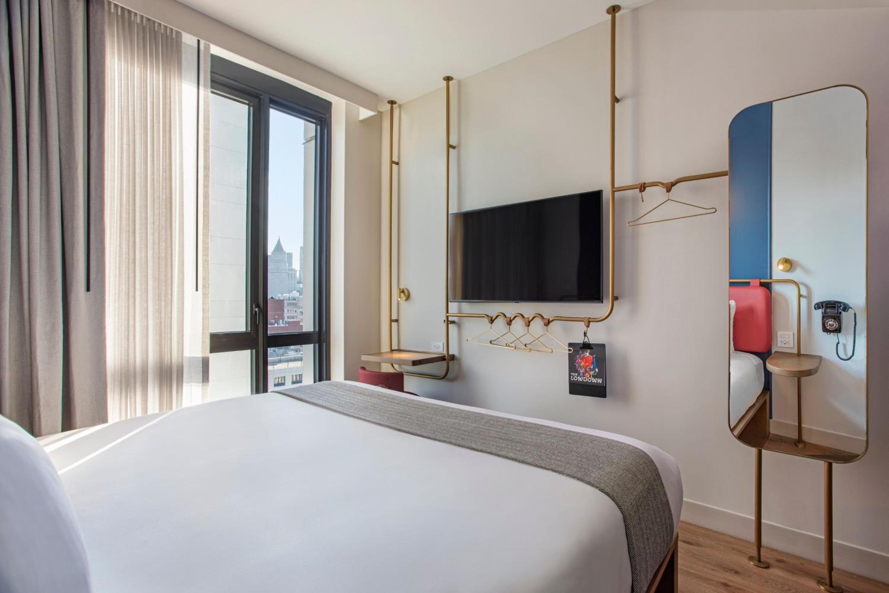 King Room with Partial City View room photo