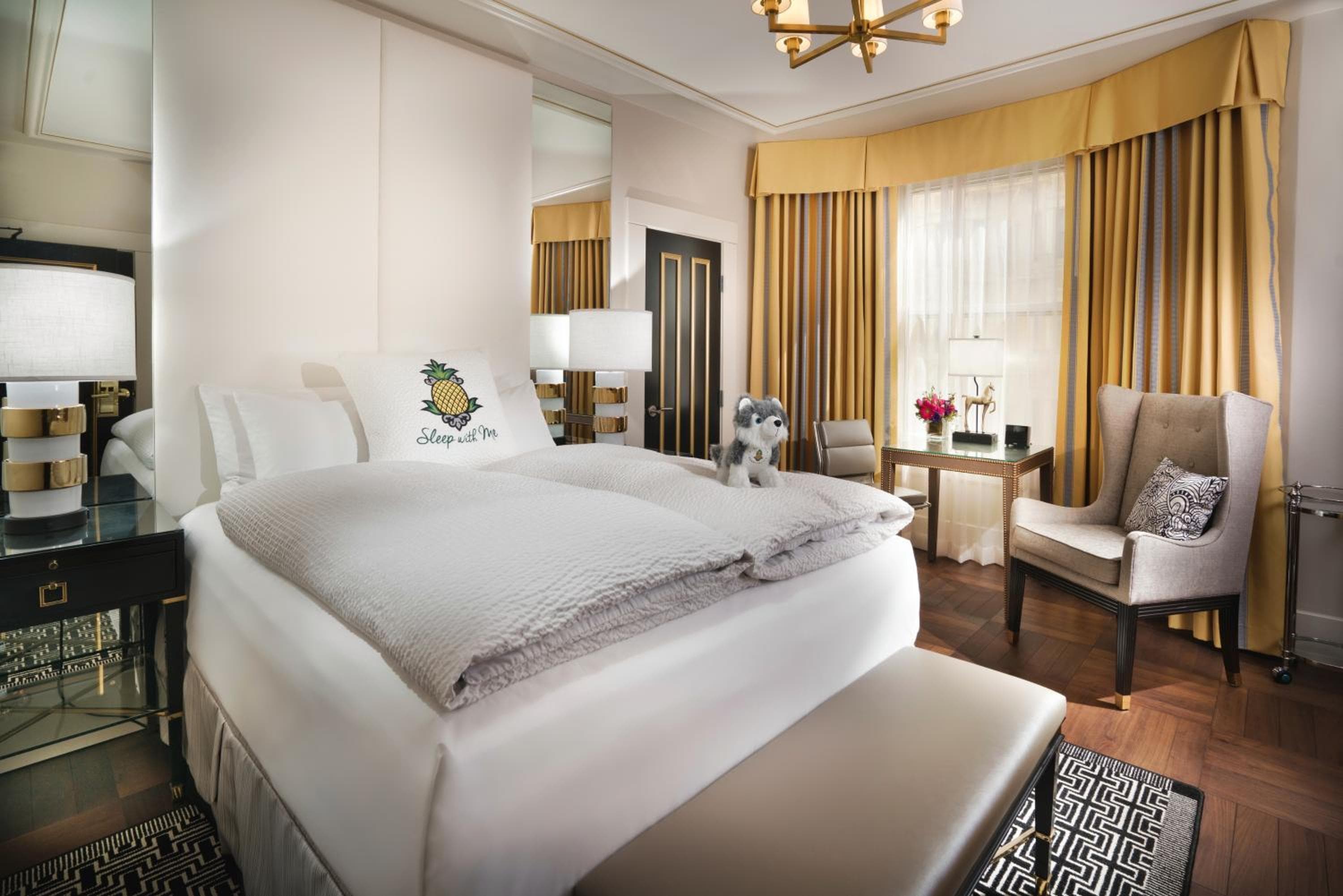 Starlet Queen room photo