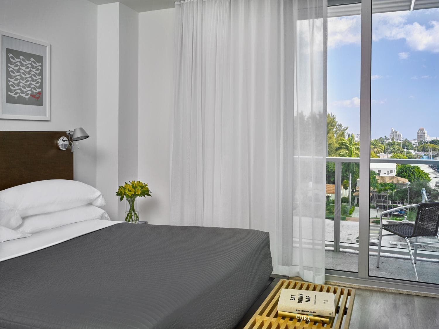Urban 1 Bedroom Suite - with Kitchenette and Balcony room photo