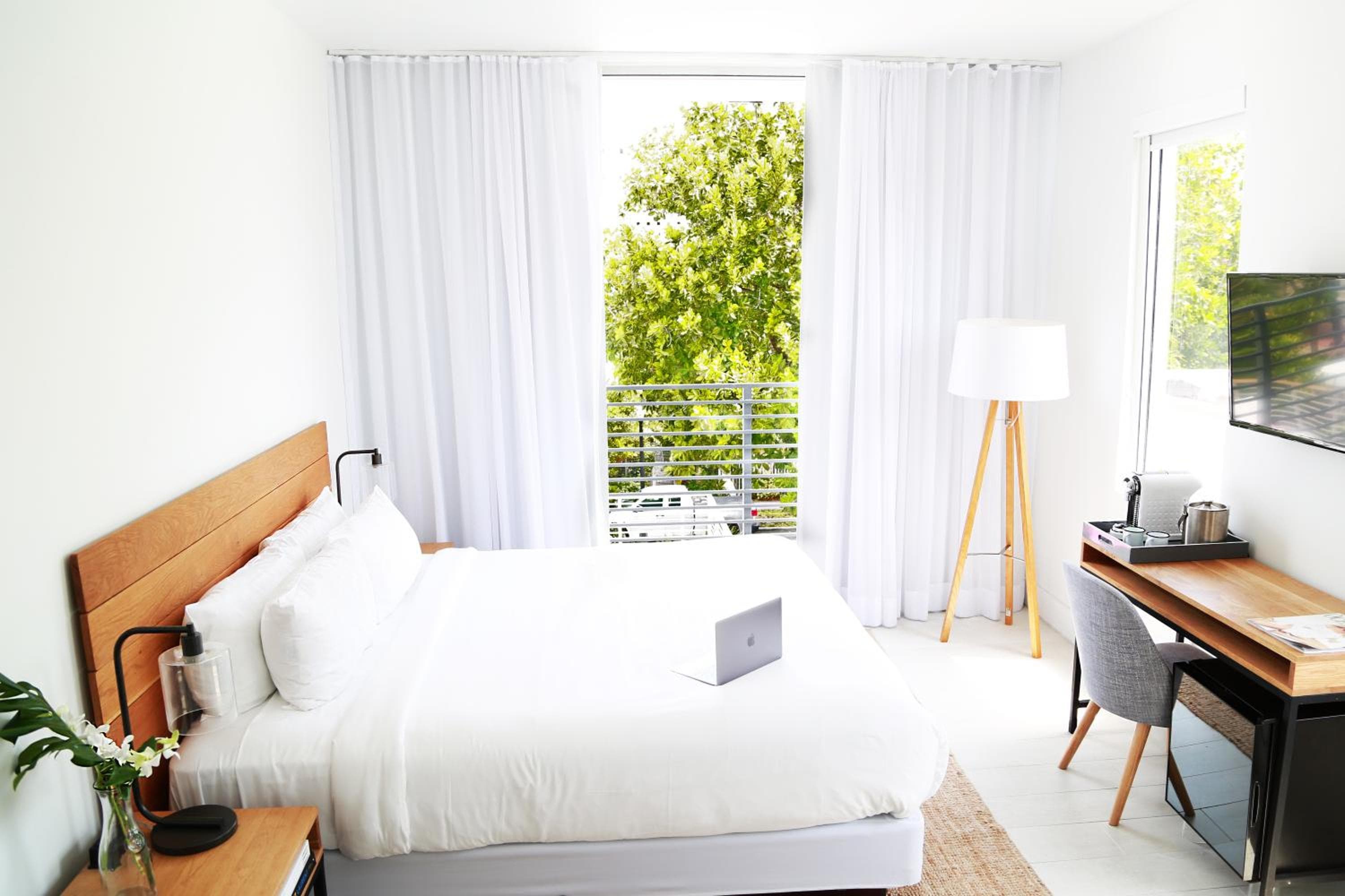 Double Full Room with Balcony (Self Check-in) room photo