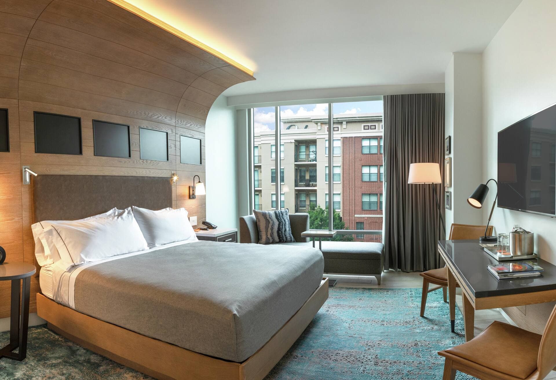 1 King Bed room photo