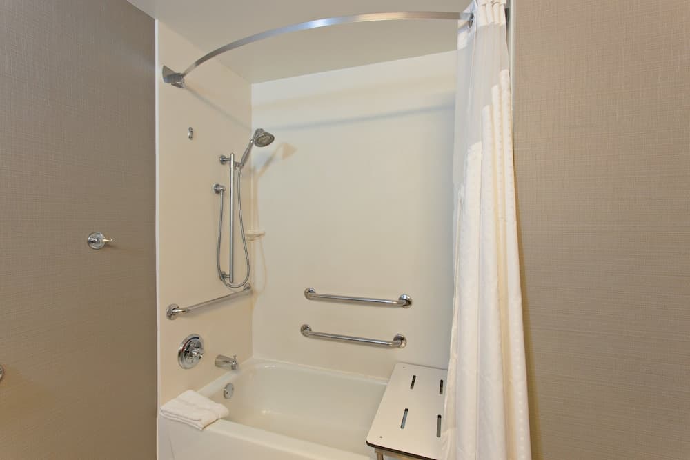 Standard Room, 1 King Bed, Accessible room photo