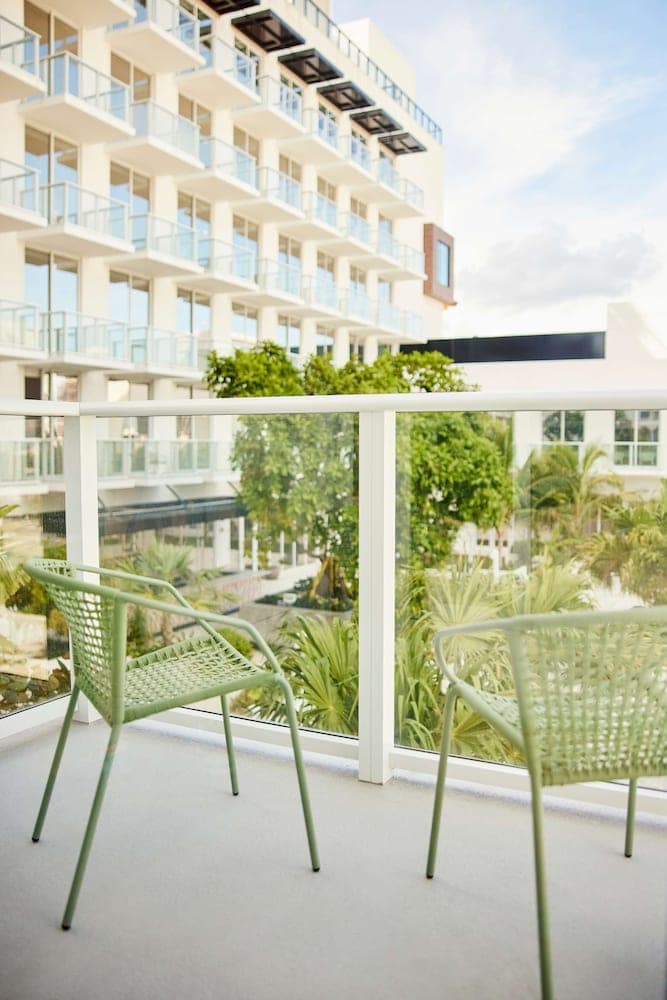 Room, 1 King Bed, Mobility Accessible, Balcony room photo