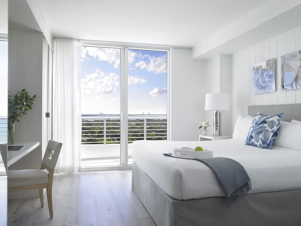 Suite, 1 King Bed with Sofa bed, Bay View room photo