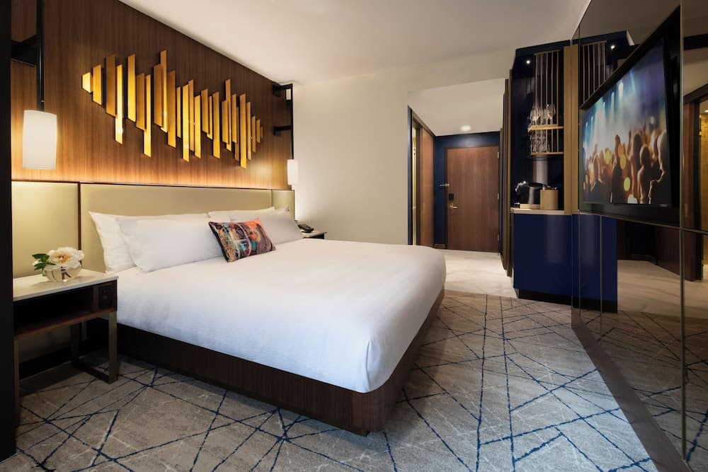 Classic Room, 1 King Bed room photo