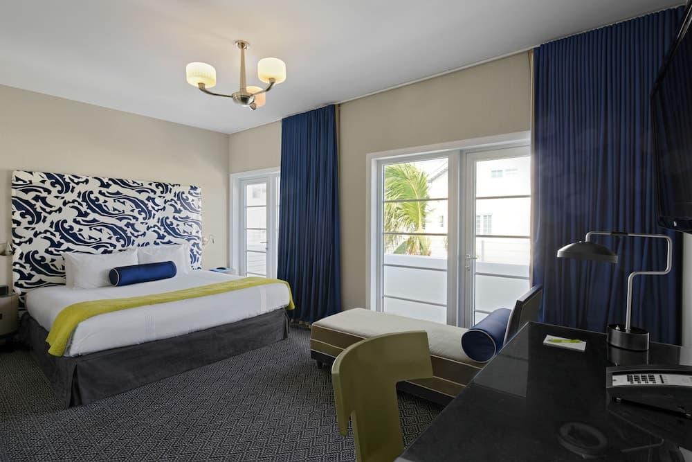 Deluxe Room, 1 King Bed room photo
