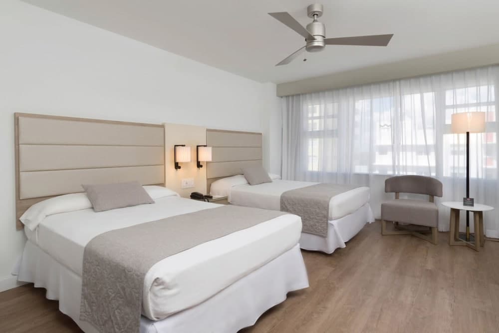 Deluxe Room, City View (Double Beds) room photo