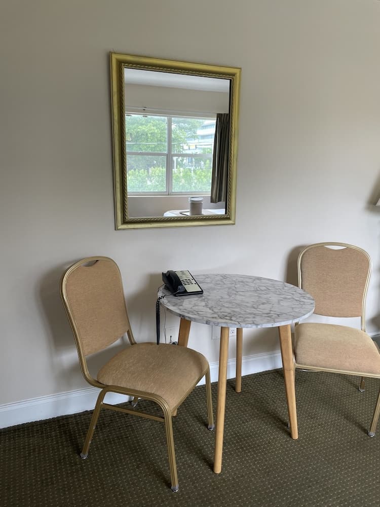 Deluxe Room, 1 King Bed, Kitchenette room photo
