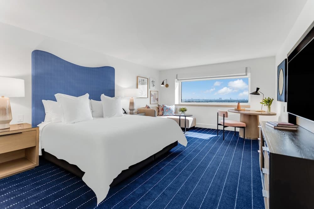 Room, 1 King Bed, Accessible (Mobility) room photo